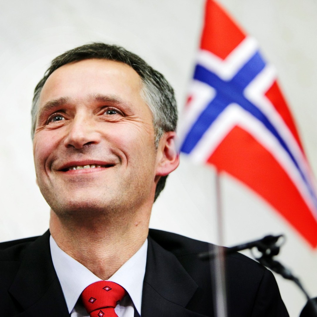 No har vi opna for innsending av bidrag til Røyst #15!
Tidsskriftet Røyst ønskjer i dei to neste nummera å rette merksemda på stortingsvalet 2021. Det første av dei to, Røyst #15, ser tilbake mot sist gong venstresida satt med regjeringsmakta, Stoltenberg II (2005-2013). Fram mot valet vert det stadig viktigare å vite kva vi faktisk gjennomførte den gong, slik at vi betre kan forstå kva vi bør gjere no. Vi spør: Kva for ein politikk vart ført, kva for ein politikk ønska ein å føre, og korleis fungerte det ein gjorde?
Vi har lyst på både illustrasjonar, dikt, foto og korte og lange tekster av ulik form. Fristen for å melda interesse er 19 oktober, men dette treng ikkje å vera eit ferdig forslag. Du kan senda oss ein idé, og så kan vi utvikla den vidare saman! Send idé eller utkast til post@royst.no så fort som mogleg!
Foto: Foto: Magnus Fröderberg/norden.org