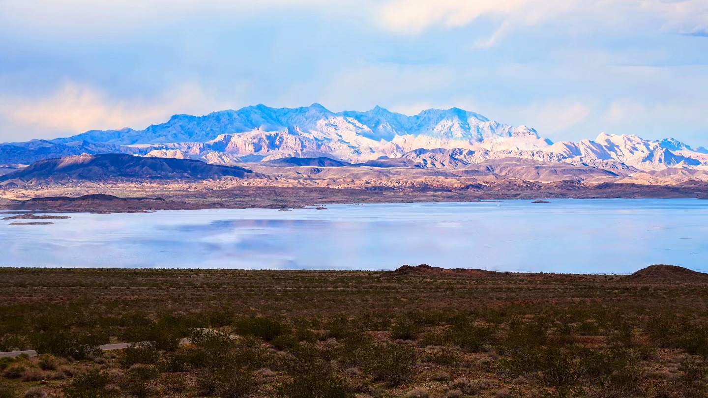Nothing more beautiful than mountains and water