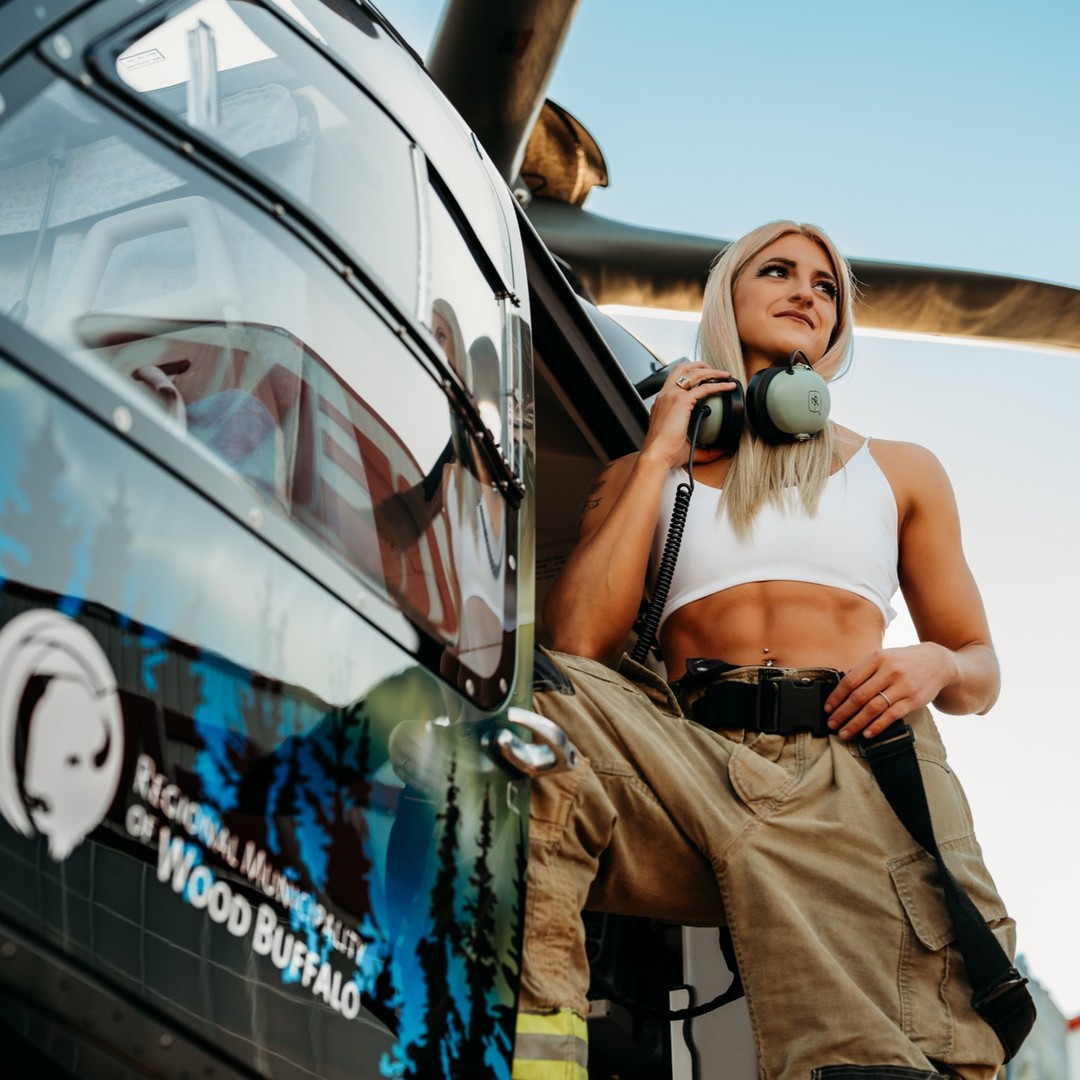 🔥🔥 Last night was crazy 🔥🔥
While I was primarily shooting video content last night, I COULD NOT HELP MYSELF and had to catch in a few photos!
Here is a sneak peek of the magic we were making last night! 😍
Are you excited for the Fort McMurray Firefighters Charities Association Calendar this year - how could you not be! @fmfd.charities
@emilygalephotography
@threeds.photography
@phoenixheliflight
@charleysav
@darlene_scharfmua
@tanontherunfortmcmurray
@licensedtohair