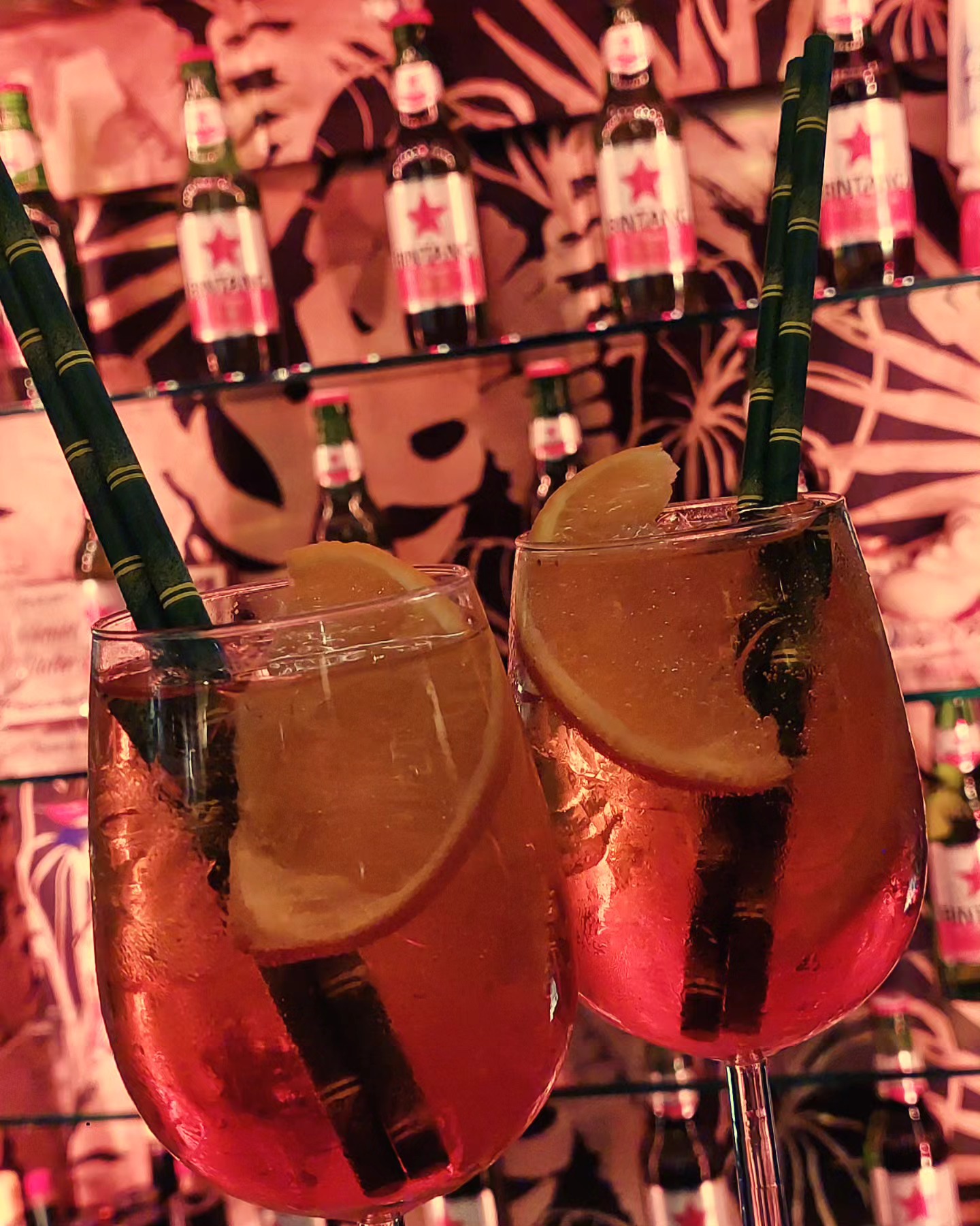 Op koningsdag zijn wij geopend vanaf 15:00 voor een hapje en een drankje. Kom gezellig langs voor een satéetje of lekkere aperol spritz (2 voor €15)! Tot zaterdag!! 🧡💥