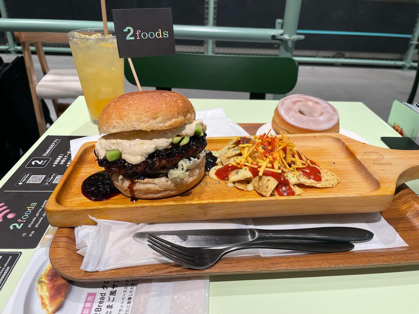Vegan teriyaki’s burger and donut! 😋 totally recommend this restaurant in Japan-2foods #vegan #veganjapan