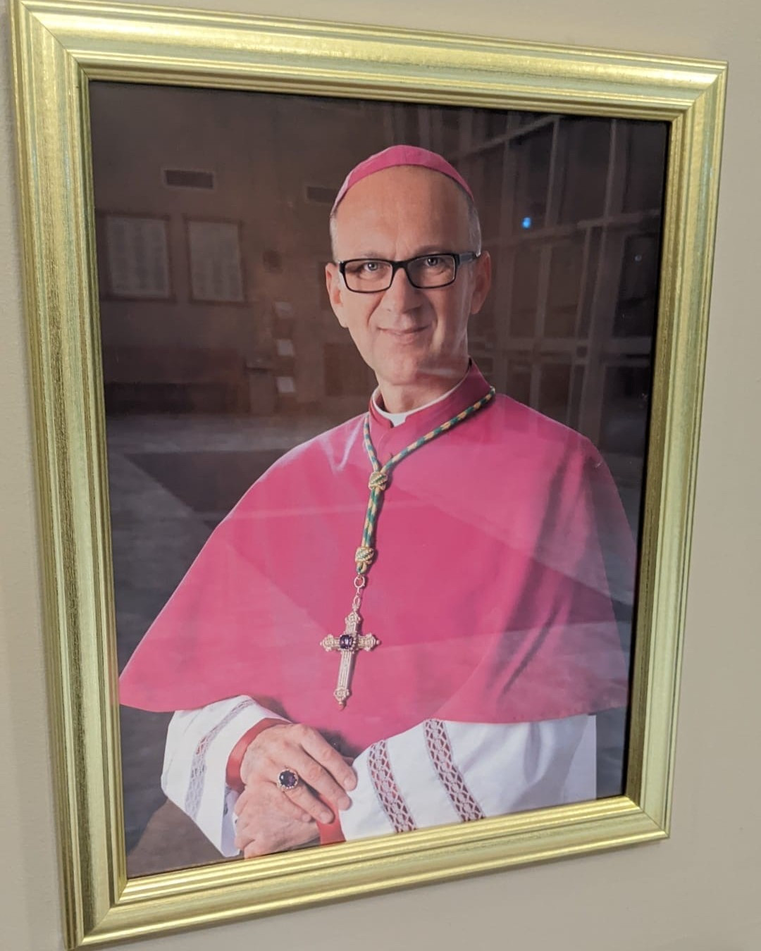 On Monday, February 2, 2026, Bishop Joseph Dabrowski will be installed as the Tenth Bishop of Hamilton at a ceremony at the Cathedral Basilica of Christ the King in Hamilton. Due to space limitations in the Cathedral Basilica, participation in this event is by invitation only.
The celebration will be livestreamed so that the wider diocesan community can participate. The livestream will begin at 10:30 a.m. and may be accessed through the Diocese of Hamilton website at: www.hamiltondiocese.com. Please keep Bishop Dabrowski and our diocese in your prayers as we mark this joyful and significant occasion.
This weekend, we will be giving out special commemorative cards to celebrate the occasion, which you can keep to help you pray for the tenth bishop of Hamilton! 🤍