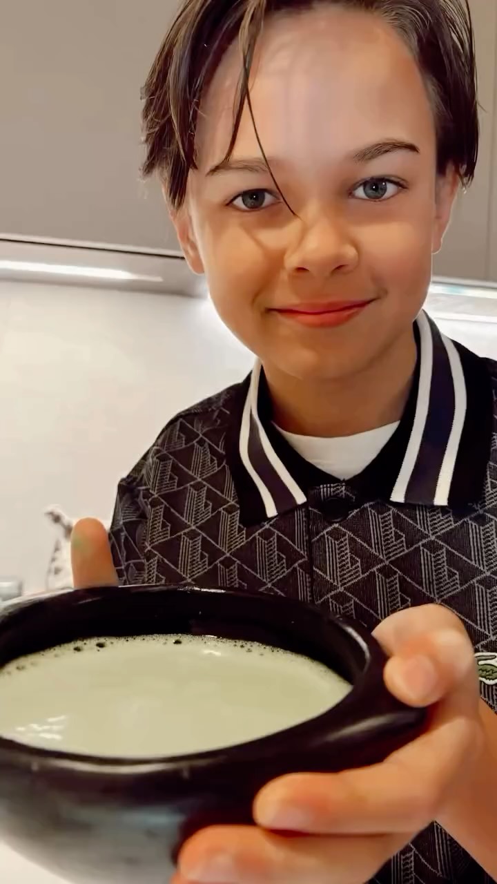 â„ïž I am the luckiest mamma in the world! When I want a proper matcha, my little one knows how to make it to perfection. He also makes matcha pudding and chia matcha tiramisu!
đ”Matcha has a combination of caffeine and L theanine, which makes creates focus but also supports the nervous system. The chlorophyll in matcha is also beneficial for detoxification.
Itâs filled with anti oxidants, supports cardiovascular health and can even protects the liver.
đ€©Be mindful that because the entire leaf is consumed, itâs important to buy an excellent quality matcha (look at Origen, color, smell and price). Cheaper matchas have a darker color, unpleasant smell and can contain heavy metals. I squally skip matcha at cafes (like Starbucks).
đOverconsumption of anything can be a bad thing. So, I would not drink more than two a day. Not more than one a day for my wee ones. My son also starts the day with water and has breakfast before his matcha.
#herbalists #matcha #mamma #örter #TCM