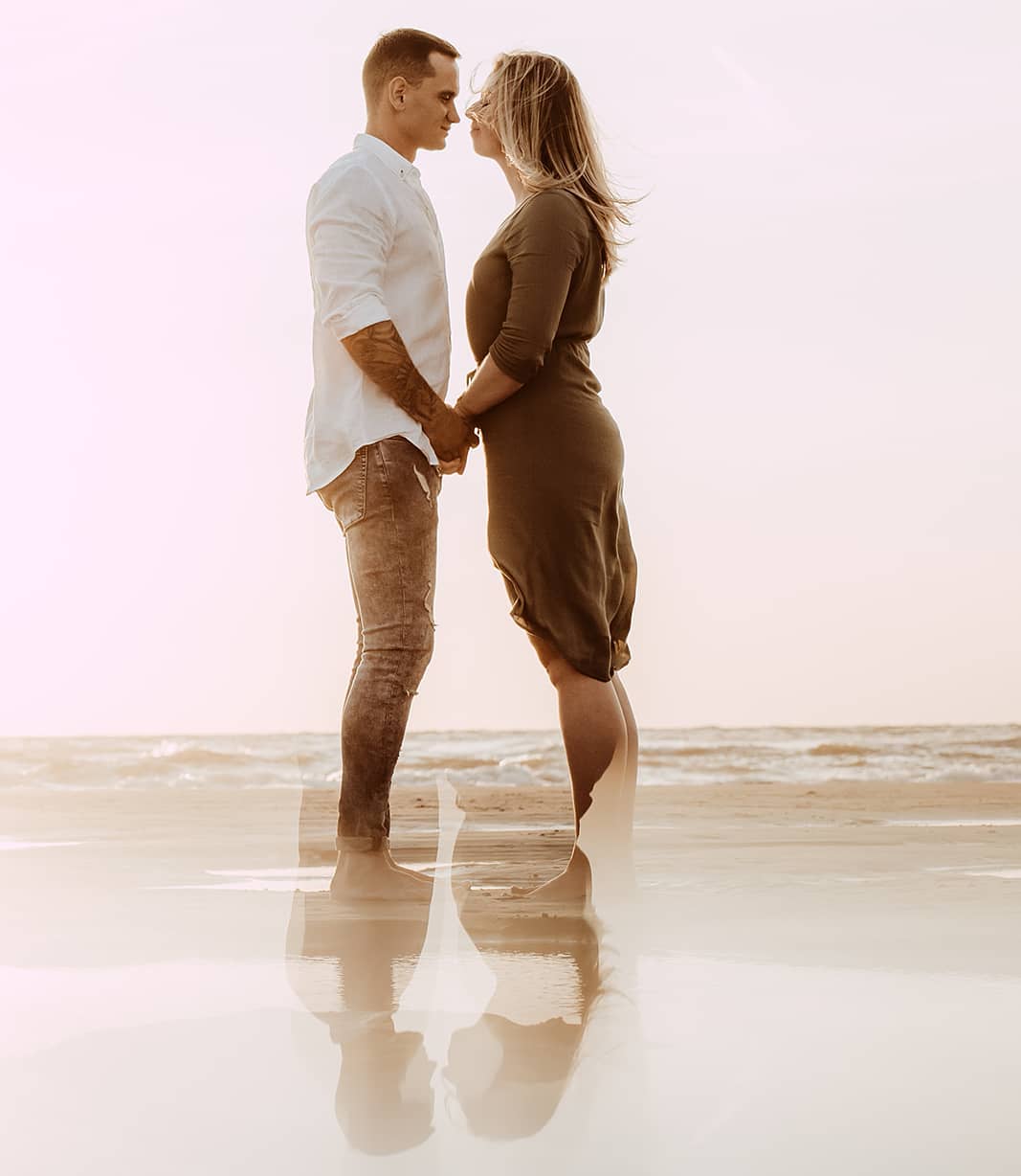 Vandaag moest ik 100 km rijden naar Barneveld voor een shoot. Gelukkig was het binnen, want het heeft bijna de hele dag geregend! Moest meteen aan de loveshoots en bruiloften van afgelopen weken denken.... En wat een geluk we hadden met het mooi weer 😍
.
Ik heb in de auto ook gedacht aan wat ons te wachten staat. Dit jaar heb ik nog een aantal winterbruiloften in mijn agenda staan en weet dat veel bruidsparen nu met een dillema zitten. Ik leef met alle bruidsparen mee die eerst hun bruiloft hadden verschoven, maar nu ook weer twijfels hebben. Wat is wijsheid? Wat zijn de regels precies? Ik denk mee, maar sommige dingen vind ik ook gewoon nog niet zo duidelijk.... 😔
.
.
.
#loveshoot #preweddingshoot #verlovingsshoot #huwelijksfotografie #trouwfotografie #bruidsfotografie #engagementshoot #verlovingsfeest #verloofd #coronawedding #gettingmarried #wijgaantrouwen #trouwplannen #huwelijk #huwelijksfotograaf #trouwfotograaf #bruidsfotograaf #zoetermeer #denhaag #storytelling #verhalendefotografie #winterbruiloft #sannazphotography #bridetobe