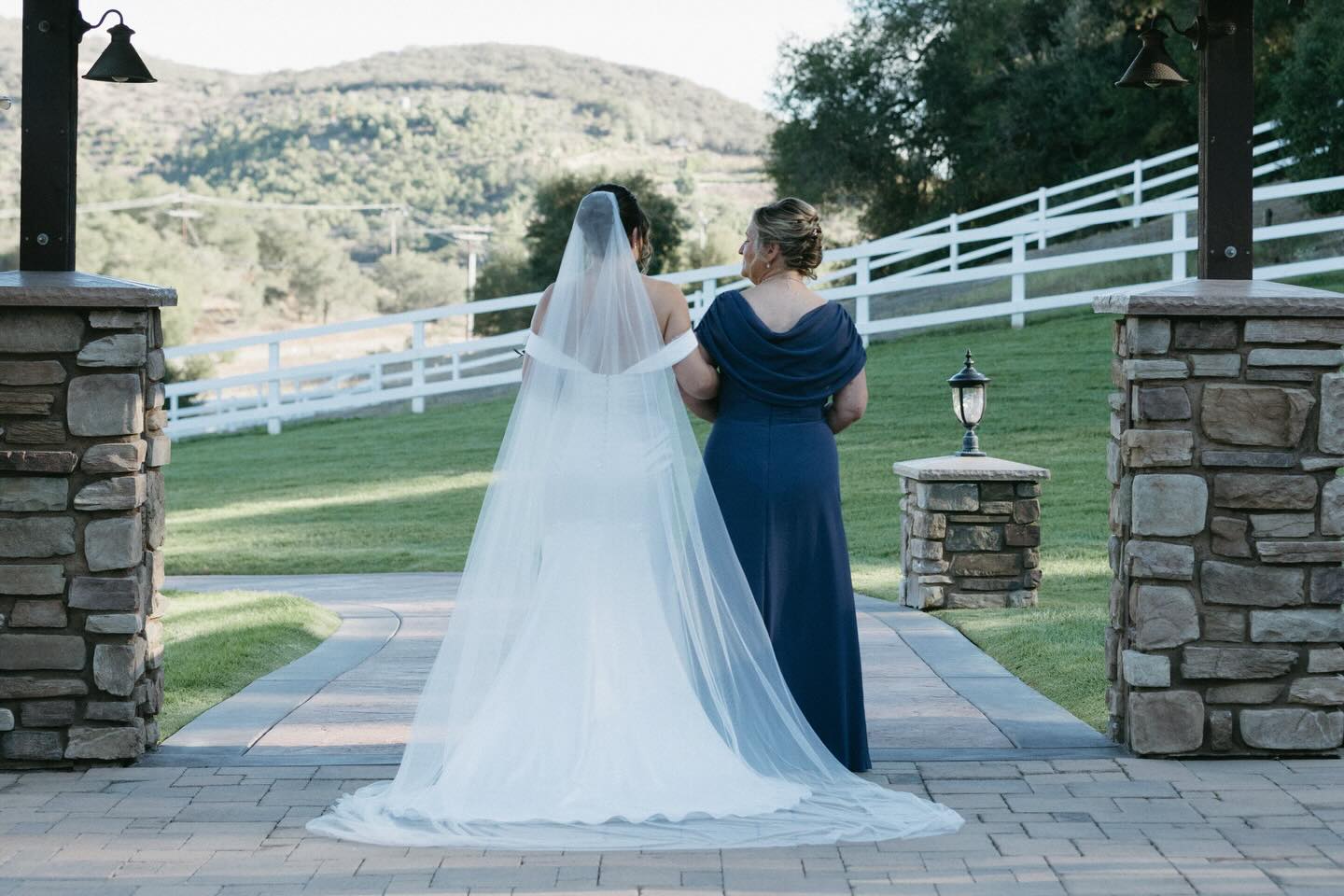 Ceremony and Welcome Area 🤍
Venue & Coordination @circleoakranchweddings
Photographer @katevanamringe
DJ @pacificentertainment
Caterer @bekkerscatering
Bar @event_hospitality_solutions
Cake @eleganceondisplaybakery
Florist @gracefulstems
Specialty Rentals @socalcandlerentals
Hair & Makeup @beautifuldaybrides
Dress @lovelybride
#weddingvenue #weddingday #socalweddingvenue #weddingphotos #justmarried