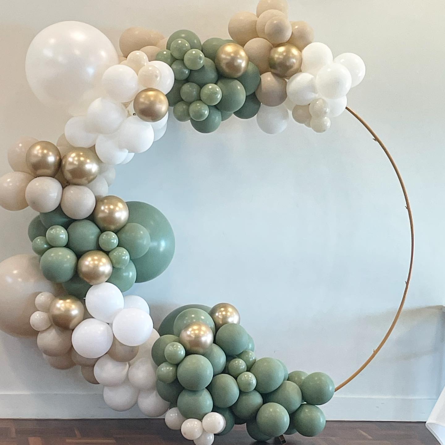 Baby shower beauty! Totally biodegradable and totally beautiful! Earthy tones for a mum to be on her special day! @killyslsc
#babyshower #babyboy #babygirl #baby #1stbirthday #birthdaydecor#colourpop #partyinspiration #partydecorations #babybump #birthday #decoration
#balloons #balloongarland #balloondecor #bluewhitesilver #mumtobe #specialmoments #weekendfun #party #partyvibes