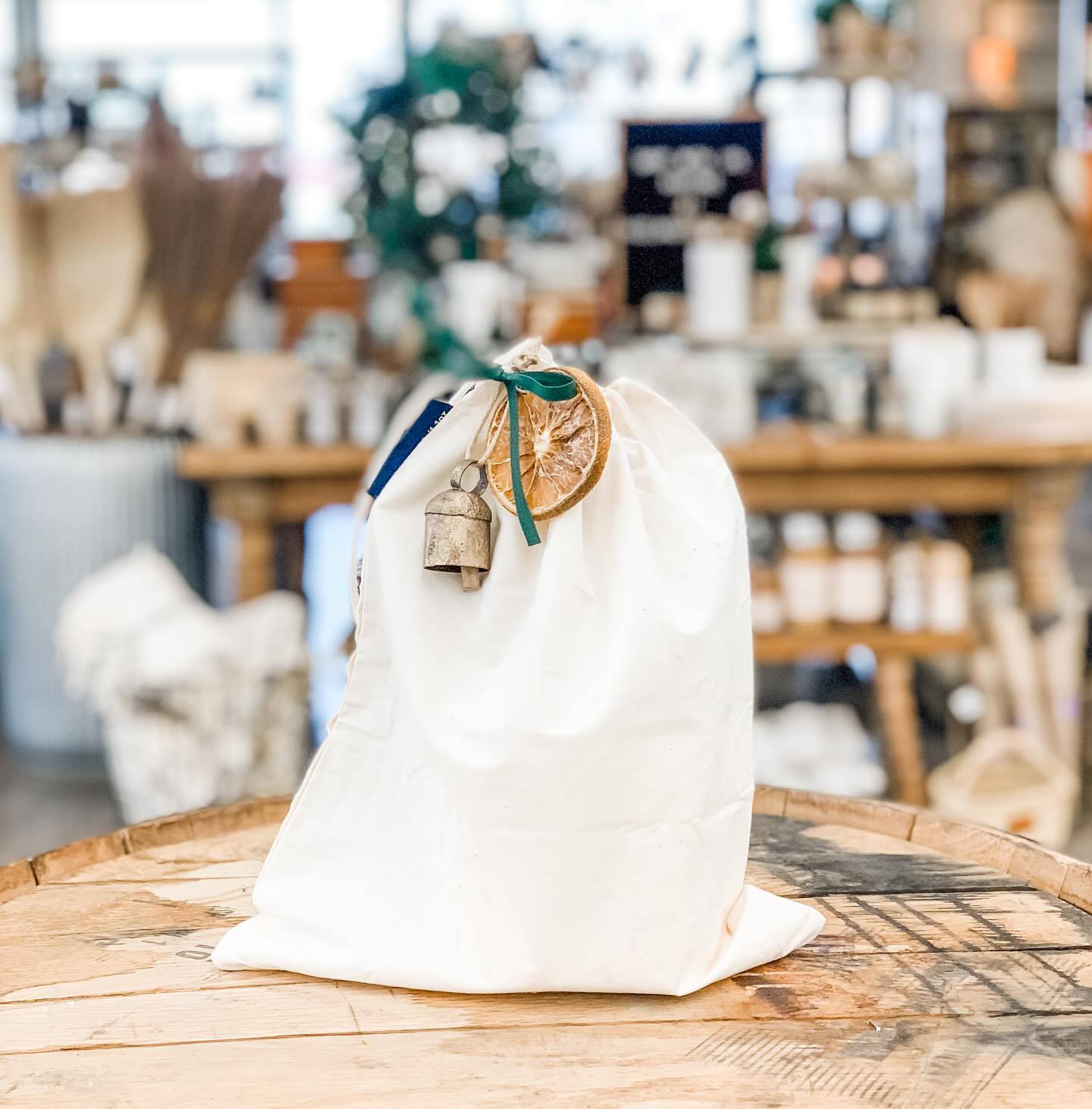 Simple, reusable gift wrapping