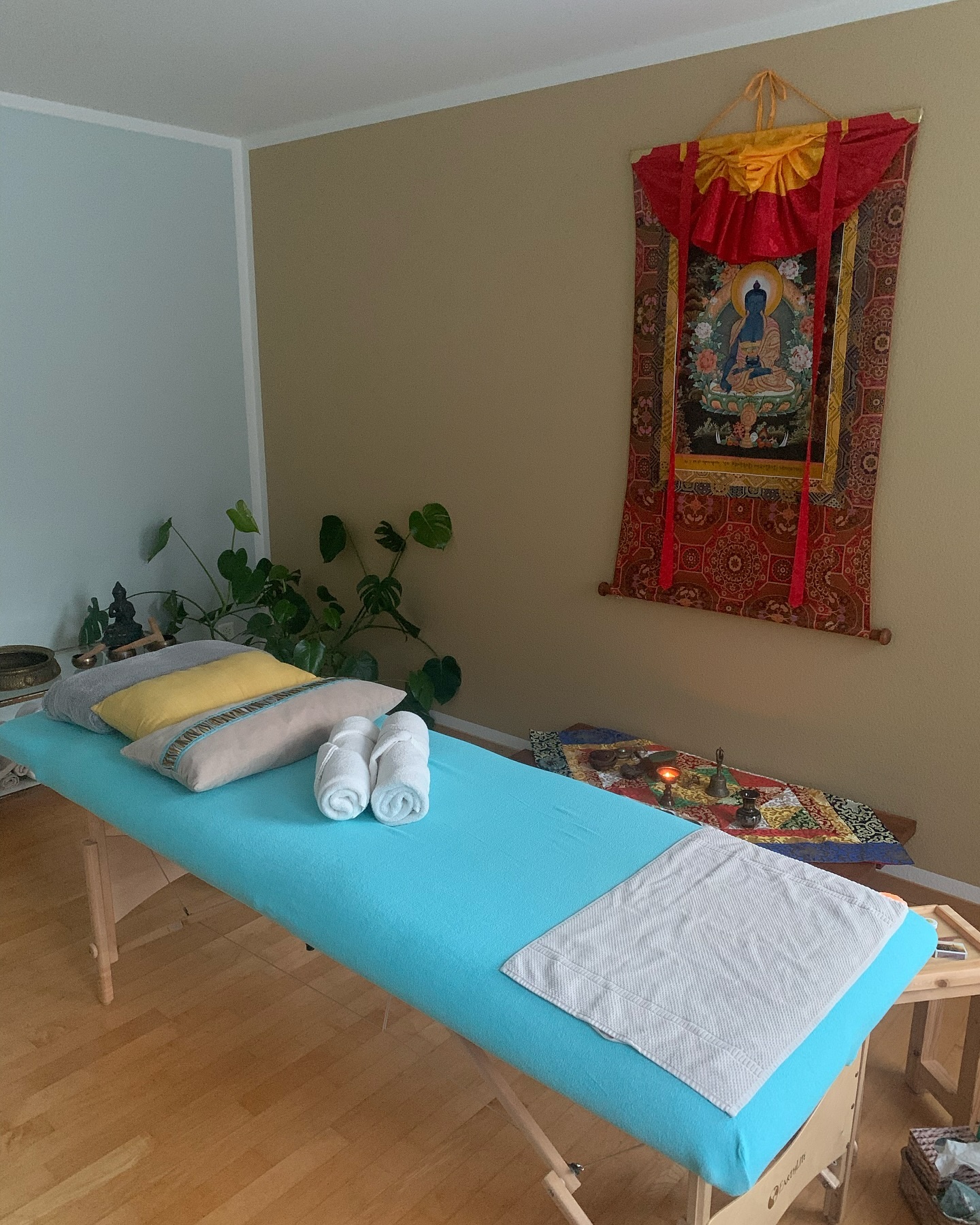 Tibetan Cranial Therapie: eine tiefgreifende und transformative Methode zur Förderung von Heilung und Wohlbefinden.
➡️Buche deinen Termin unter: www.tarema.ch oder via dm
#tibetancranial #tibetancranialtherapy
#cranio #craniosacraltherapy #tibetanbuddhism #tibetanartofhealing #tibetansingingbowl #tibet #medicinebuddha #mantra