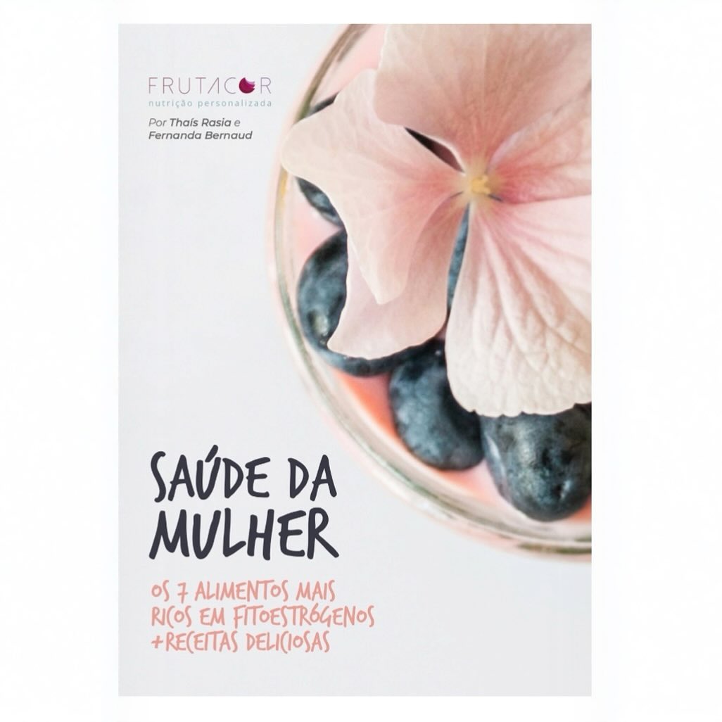 A transição menopáusica é um momento de muitas transformações para as mulheres e que requer a incorporação de cuidados personalizados na alimentação e incremento dos níveis de atividade física, a fim de garantir qualidade de vida e longevidade.
Utilizados como opção alternativa ou adicional ao tratamento de reposição hormonal da menopausa, os alimentos fonte de isoflavonas e lignanas - classes de fitoestrógenos que são estrutural e funcionalmente semelhantes ao estrogênio, hormônio feminino -, estão associados com uma maior resposta antioxidante e antiinflamatória, além de serem fontes de fibras e importantes micronutrientes para a saúde da mulher.
A ciência ainda está descobrindo os diversos mecanismos pelos quais os alimentos influenciam a saúde da mulher, mas incorporar no seu dia-a-dia alimentos ricos em fitoestrógenos lhe trará saúde a longo prazo.
Espero que gostem do nosso novo e-book e das receitas que selecionamos. Experimentem e compartilhem essas inspirações.
Aproveitem, é gratuito! Link para baixar no perfil 📲