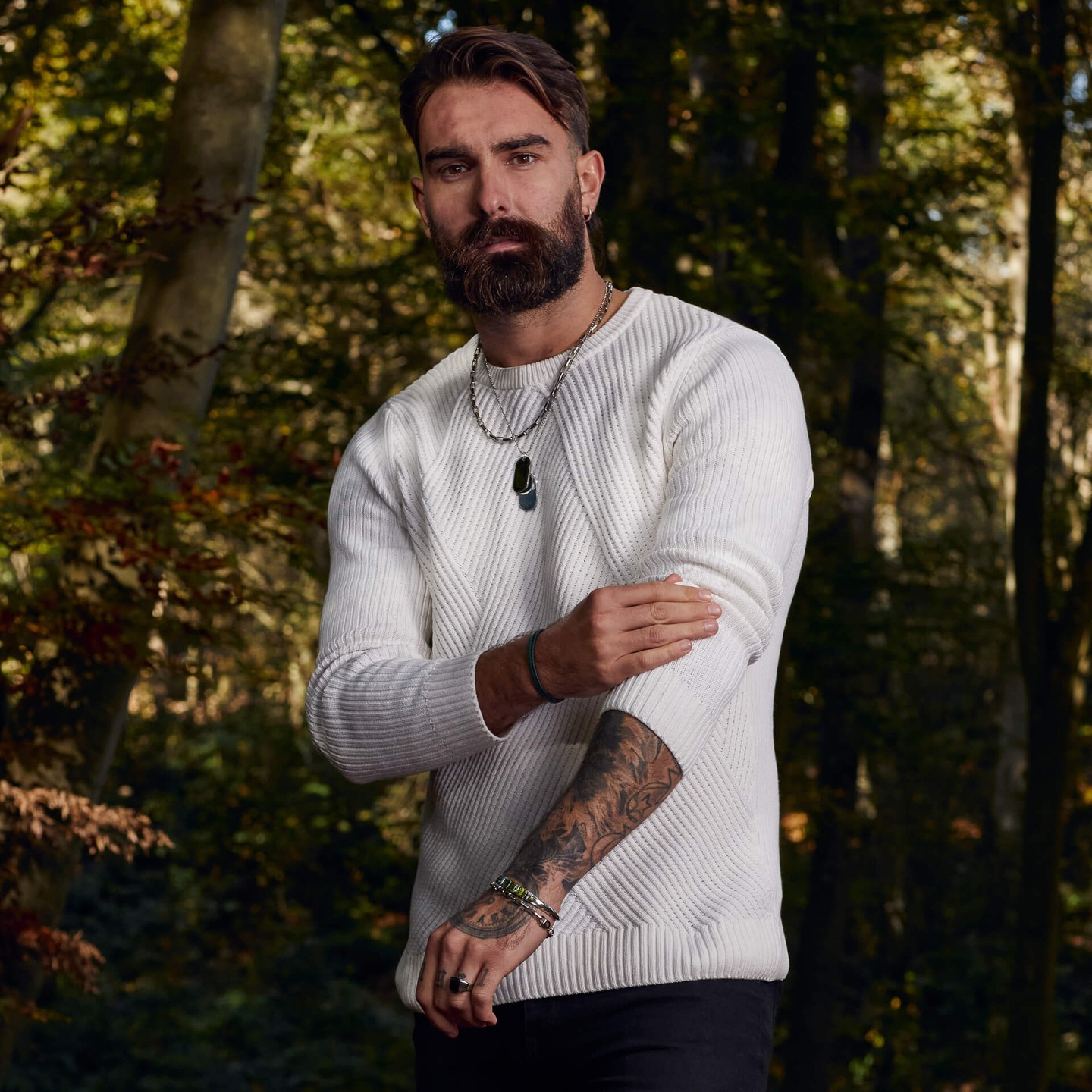 Sometimes less is more...our stainless steel designs are ideal for stacking to create a style unique to you 🖤
#fredbennettmen #fredbennett #mensjewellery #masculinestyle #fashioninspo #necklacestack #steeljewellery