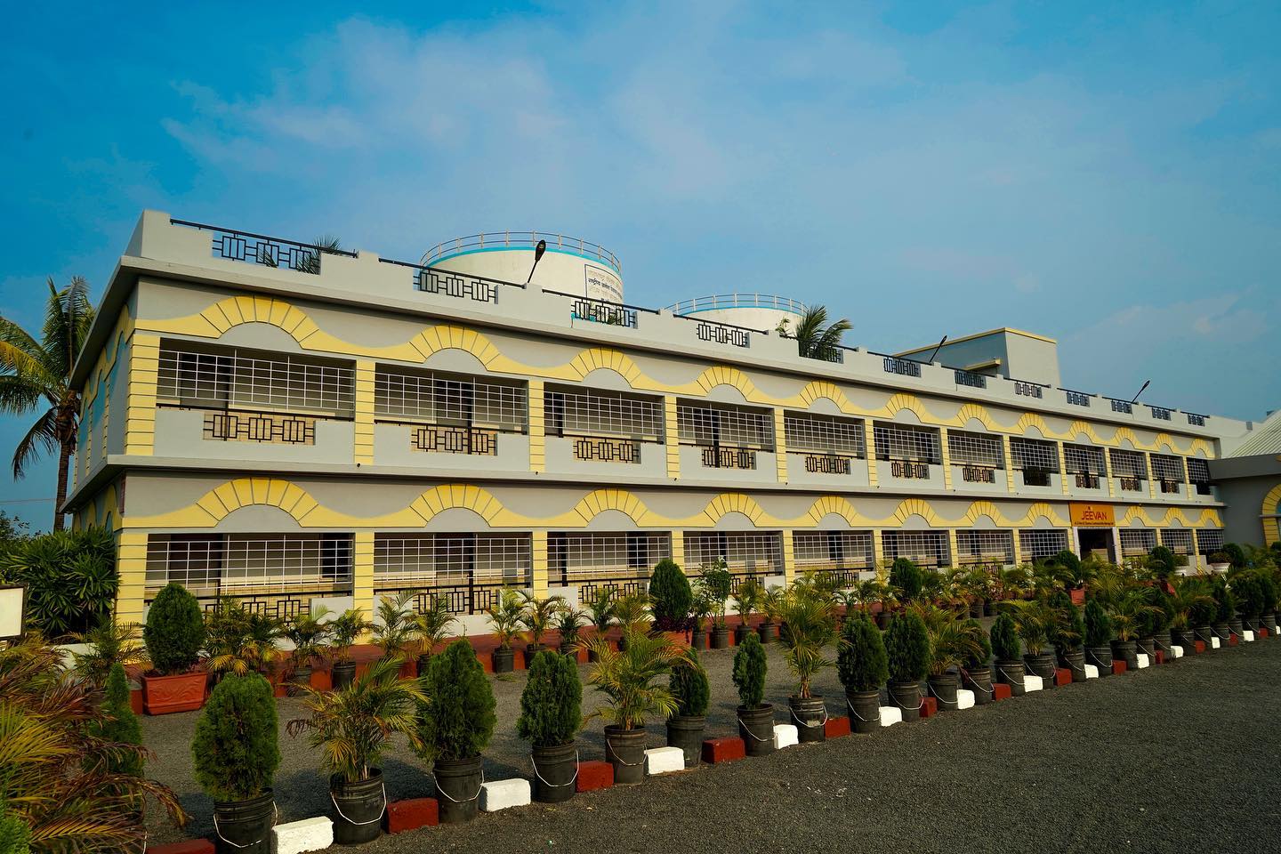 An offbeat place near Pune and Mumbai, away from city crowd. Experience comfort with @hotel_jeevan
For bookings visit our website
https://hoteljeevanmanchar.com/hotel-jeevan
OR
Contact: 09890686910
#resort #luxuryresort #hotel #bhimashankar #jyotirling #maharashtratourism #maharashtratreks #nature