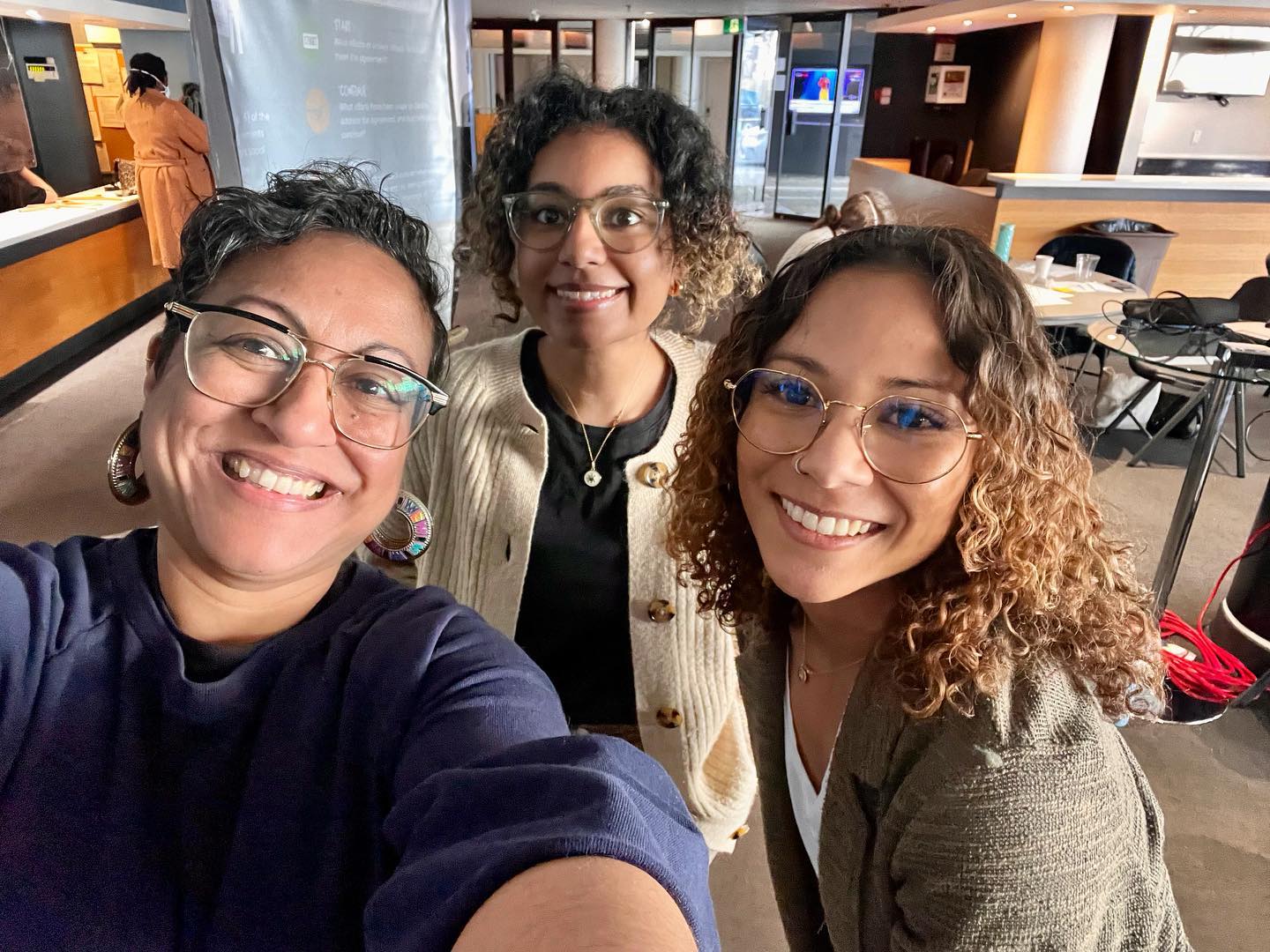 One of my favourite things to do is surround myself with smart women! I am so blessed to have such a thoughtful, dedicated and smart group of women on my team @communityimpactconsulting We work hard, but we have so much fun serving our communities! Hello from our team 🙂🙂🙂❤️
#communityimpact #consultinglife #artsadvocacy #strategicplanning