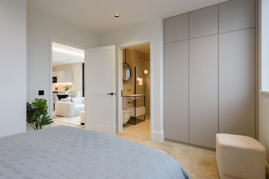 ArtScene is about more than design.
It’s about creating homes that support modern routines, from slow mornings to busy weekdays and relaxed evenings.
Agents: @core.london
@astonrowe @hamptons1869