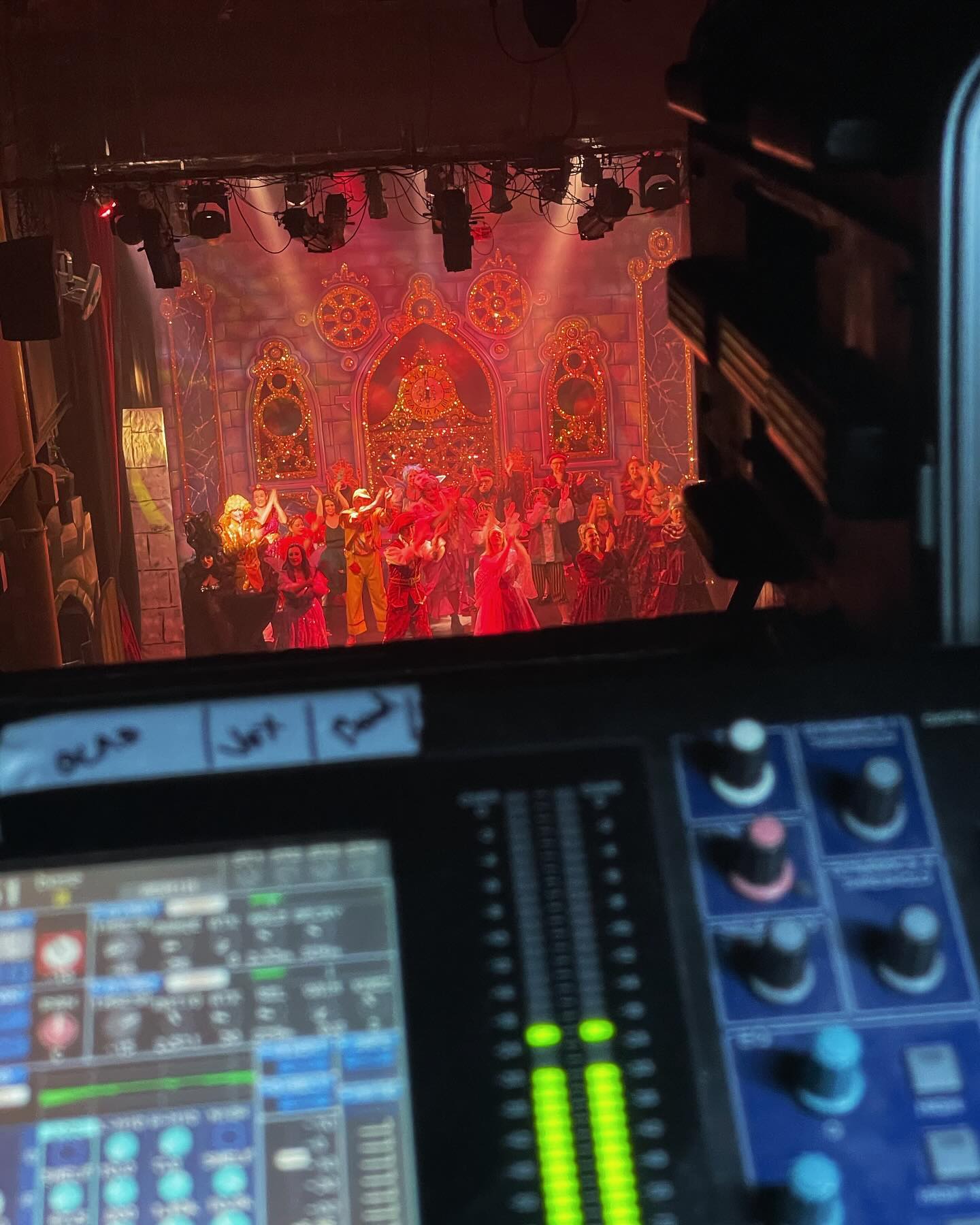 Behind a sound desk (for once) at the Burton Brewhouse with @basepanto! 🎭🎙️ 7/7 Shows Completed 👍