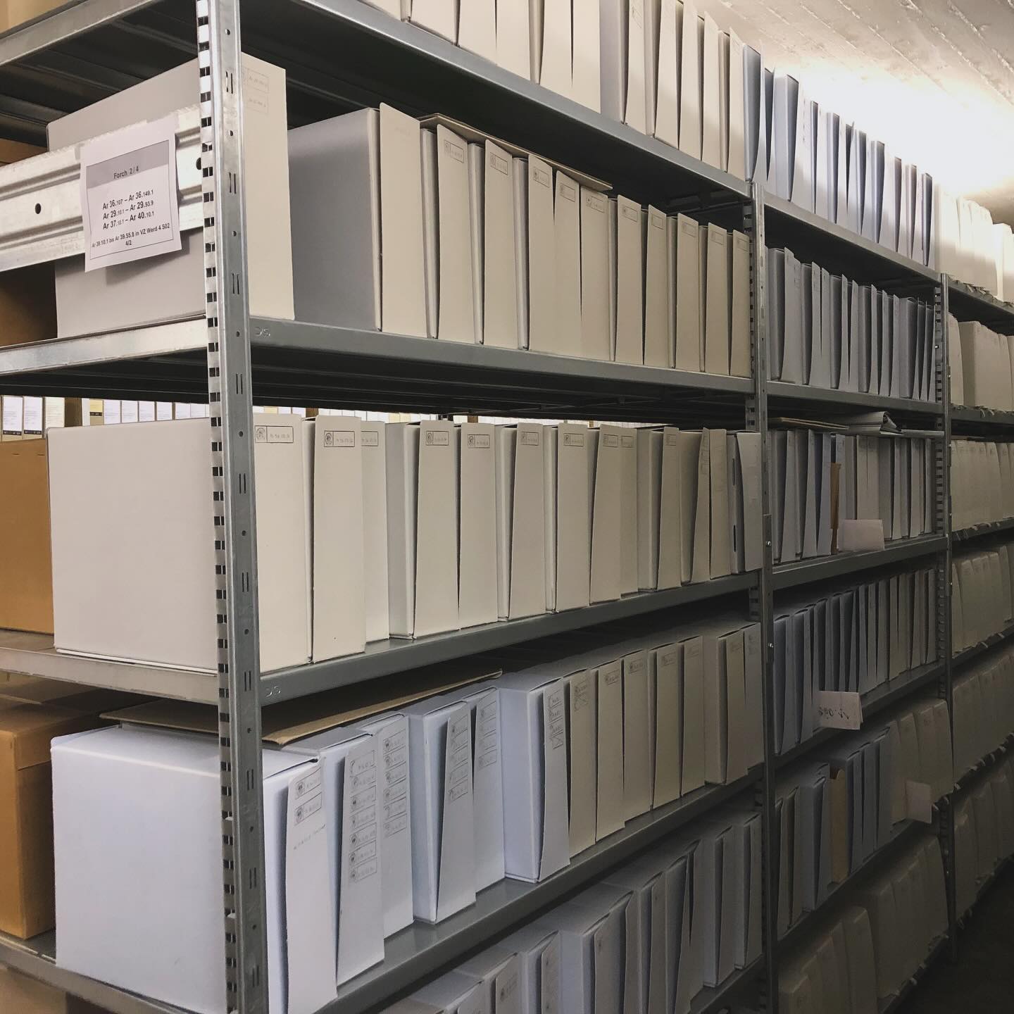 Schwule Geschichte prägt schwule Identität. Zeugnisse dieser Geschichte sind deshalb nicht nur spannend, sondern auch wertvoll und müssen erhalten bleiben: Tagebücher, Fotos, Interviews, Vereinsarchive, Zeitschriften, Filme oder Bilder.