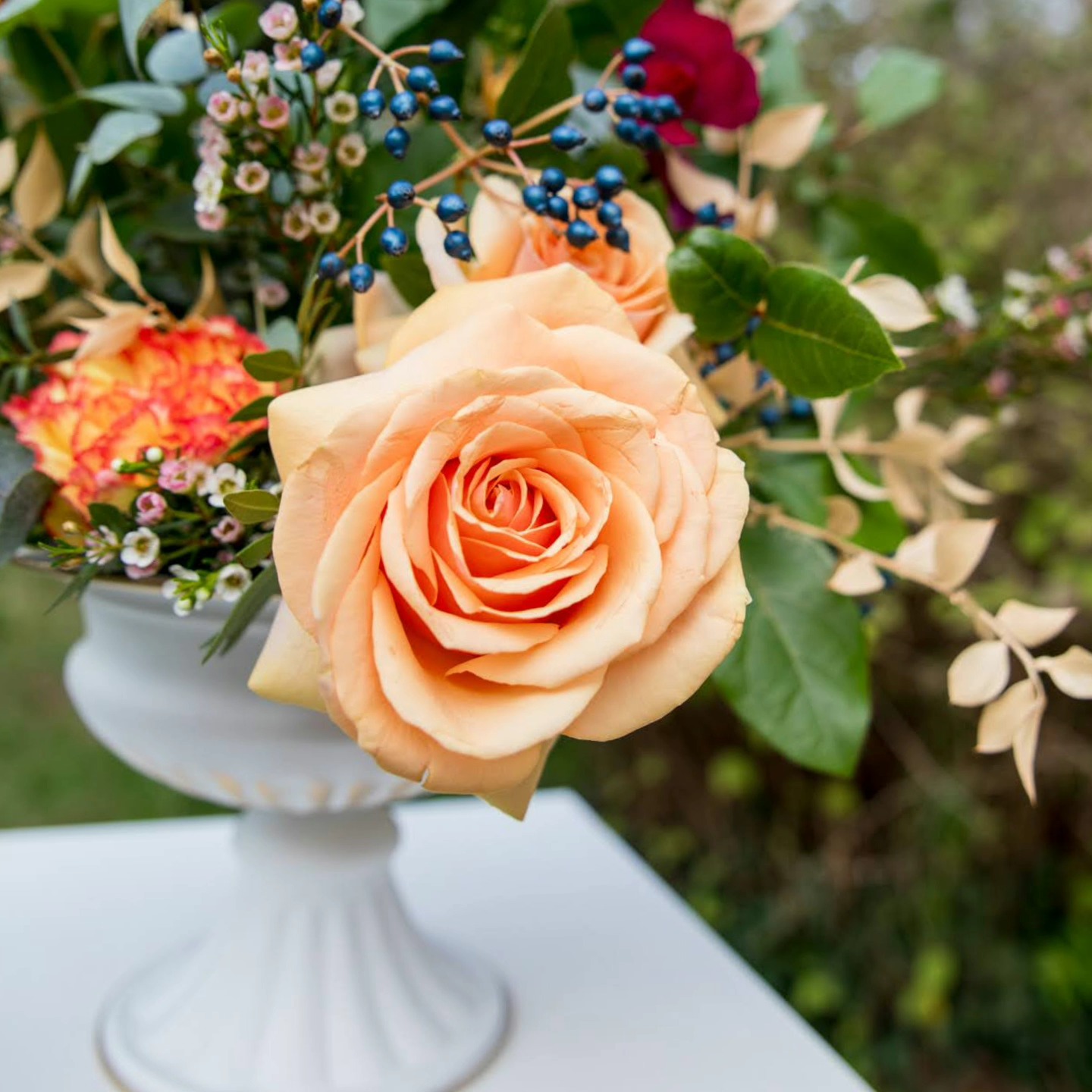 Saviez vous que chez PLM nous proposions aussi des décoration florales ? Et oui ?
Tous nos tarifs (Vases + décoration florale) sont sur notre site internet 👉www.provencelocationmariage.com