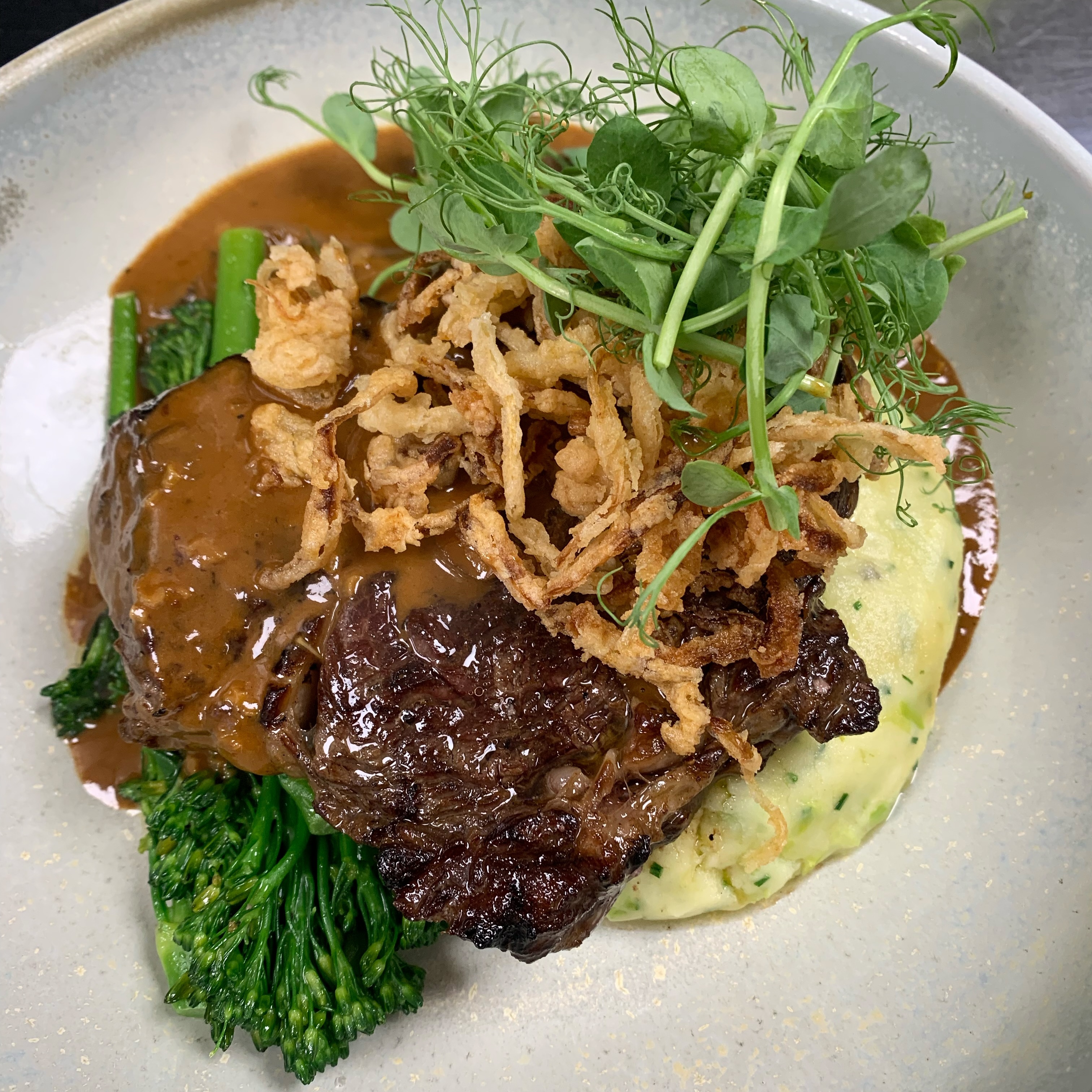 Tonight’s special - 8oZ Ribeye, colcannon mash, tenderstem broccoli, creamy mushroom peppercorn and crispy onions 👌🏻