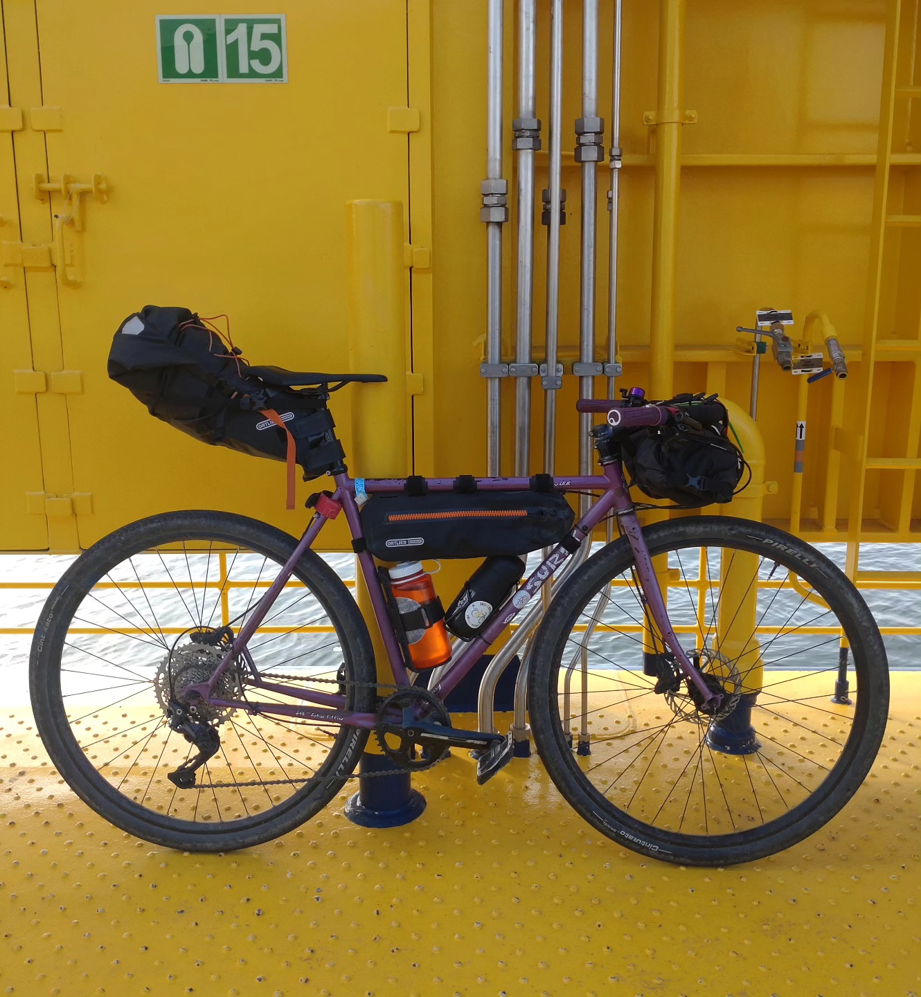 Jåå se olla sellanen juttu että kun turisti tulee saariståån
.
.
.
niin parempi että tulee pyöräillen!
#archipelagoringroad #bikepacking #ortliebbikepacking #surlybikes