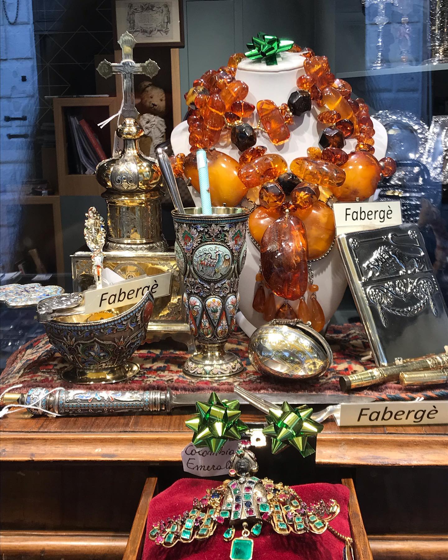 Anticoponteantiquariato.com splendori dal passato# antiques #venice #antiquariato#amber# bernstein# vintage#rialtobridge #enamels#antiqueshop#silver#