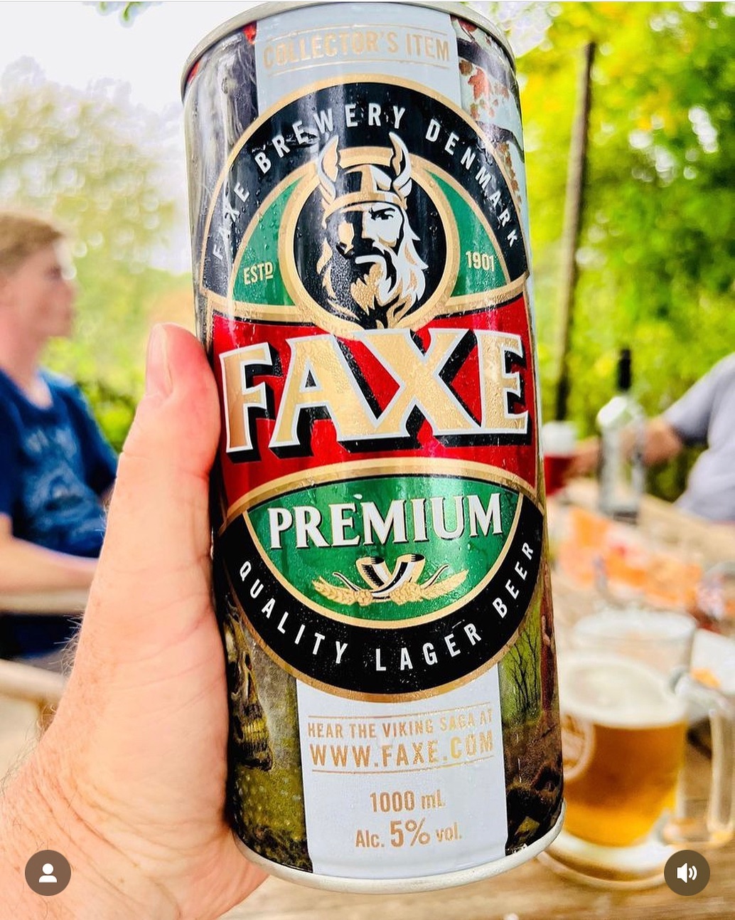 What if today was a sunny warm summer day? What if it was your vacation and what if your only plans for the day was to meet up with your friends and share a Faxe? 🍻🌞Here is to daydreams of eternal summers, Skål!!! #faxebeer #coldbeerwarmheart