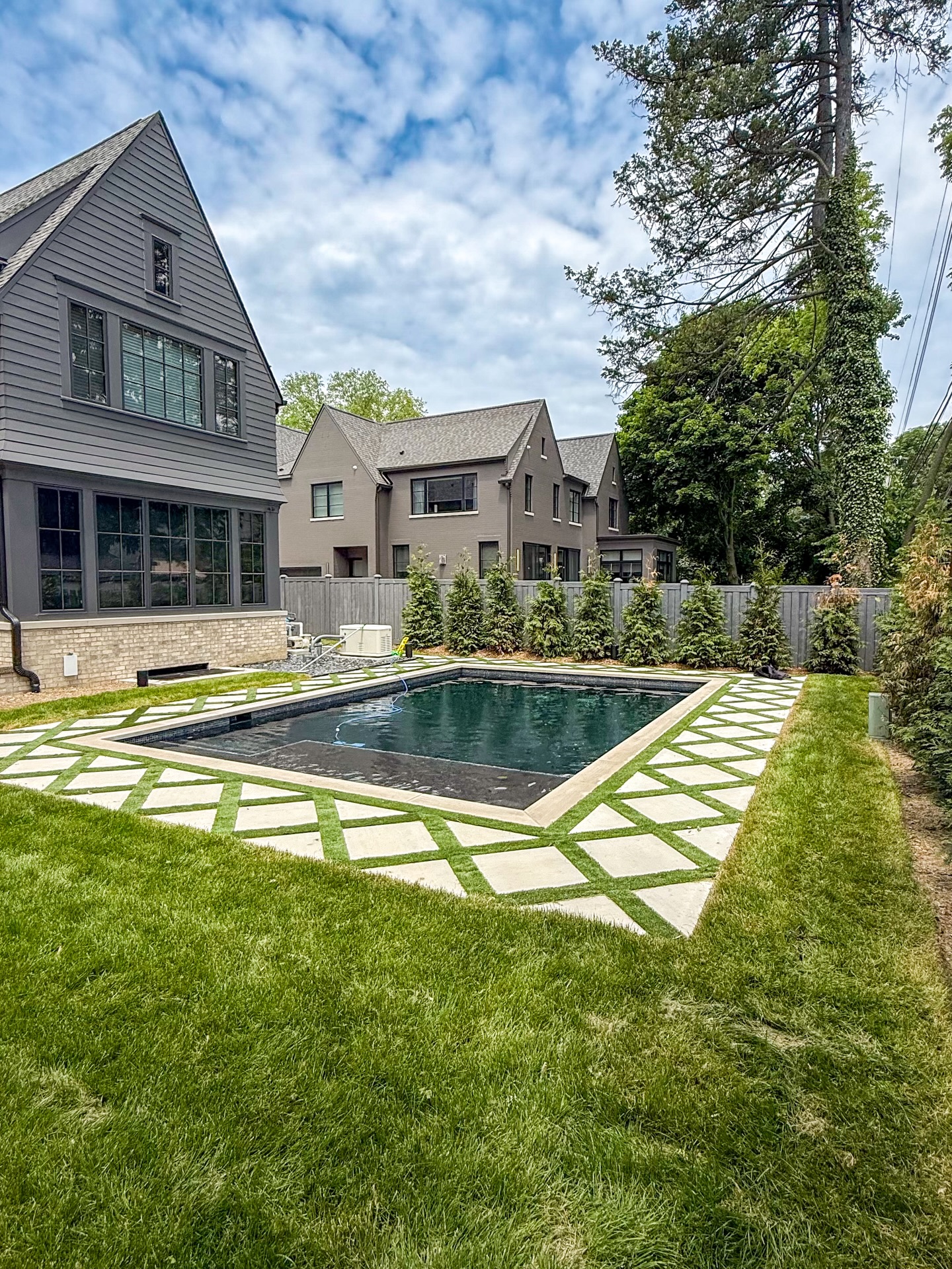 A 18’x28’ pool, the perfect fit for this Birmingham backyard.
The black Onyx pebble finish really makes this pool pop surrounded by the turf diamond pattern.
Clean simple and dialed in. We love how this one turned out.
#CoastalPools #BirminghamMI #CustomPool #BackyardDesign