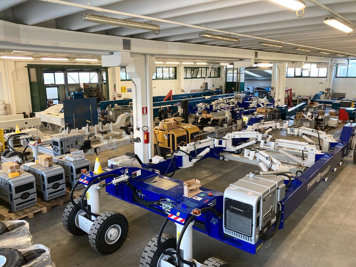 Full! #work #thursday #goodmorning #altoserviceitalia #boattrailer #boatmover #madeinitaly