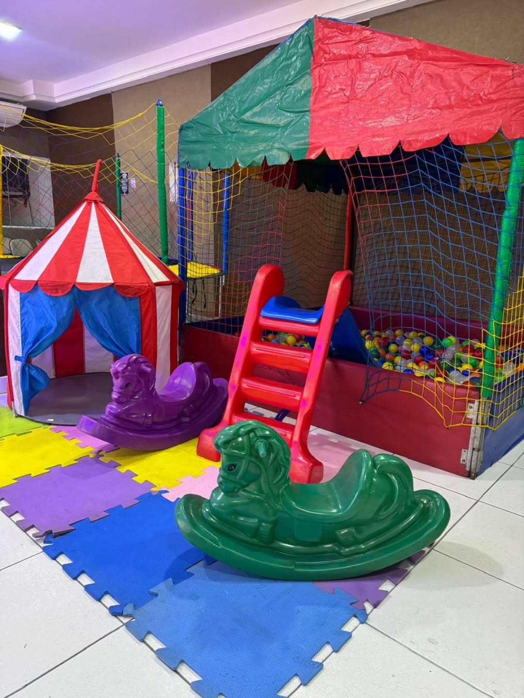Espaço Kids prontinho pra sua festa! 🎈
Diversão garantida e cantinho organizado pra criançada brincar segura.
📲 WhatsApp: (11) 91280-6949
🌐 www.brinquedosmaktub.com