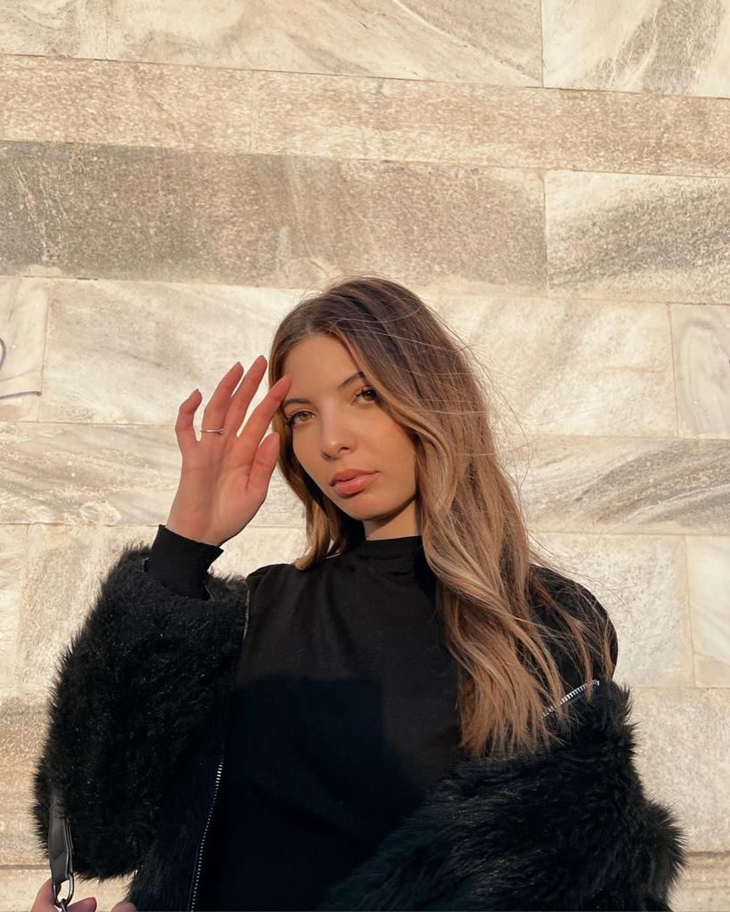 🤩 Benvenuto Giulia! We would like to introduce you to our new teammember.
.
Originally from Italy, Giulia has several years of experience working in salons in Como and will make the journey to join the Climax Hair team as of May.
.
✨ Her specialty is to create light effects of all kinds such as balayage, highlights, Illuminage and other technical services.
.
Together with her boyfriend and cats she moved to the Netherlands. She decribes herself as a sunny and kind person, she loves being with people, travel and discover new environments.
She wants to grow professionally even more and we are happy to welcome her in the team!
Book your appointment with Giulia in Heerlen or Maastricht, arrivederci!
.
Afspraak maken?:
www.climaxhair.nl
☎️: 043 450 1973
WhatsApp: wa.me/31434501973