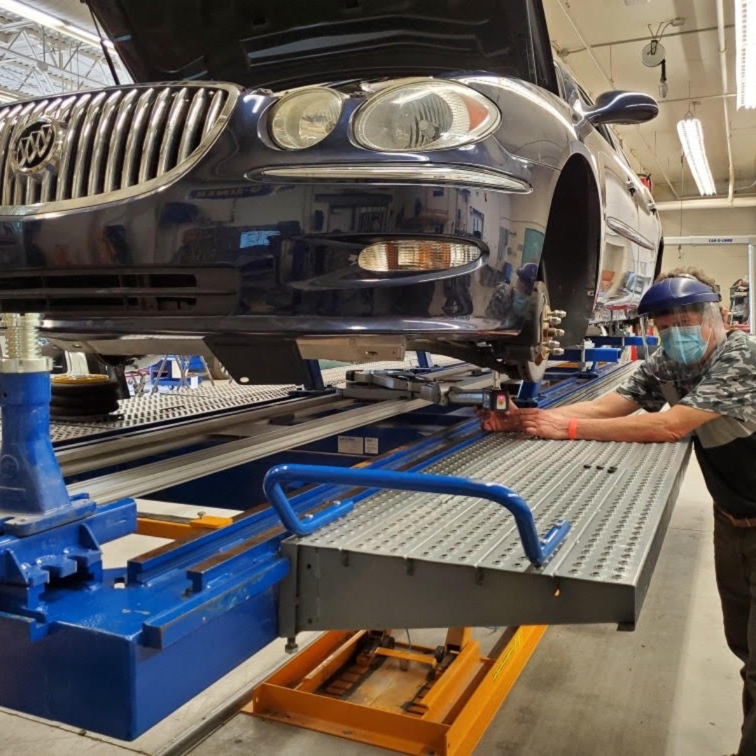 With the future of our industry changing fast, making sure the next generation understands the importance of proper repair is essential. Flat Line is working with Mohawk College and its staff to help the future technicians of our industry.
#Car-O-Liner #mohawk #measuring, #anchoring #welding