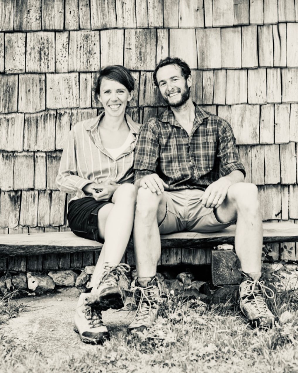 Griaß eich… Lang hat’s gedauert, aber jetz füll ma unsere Seite endlich moi mit bissl Informationen zu uns und unserem Hof. Mia gfrein uns! Theresa und Sepp Steinmüller