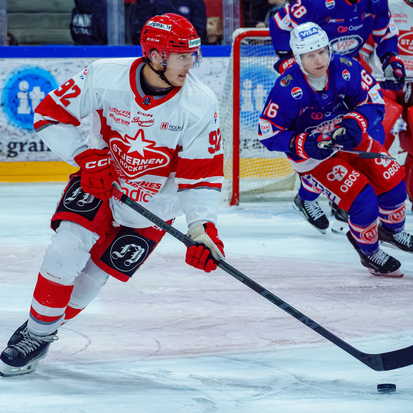 Hägerström med EHL-debut etter en god sesong i 1. divisjon
– Tråkig med «torsk», men kult å få være med og se og lære. Kult å få møte gutta, og ja, det var fartsfylt hockey, forteller Ski Ishockeys Philip Hägerström om EHL-debuten for Stjernen Hockey
Les om saken på hockey4you.no
#2hockey #hockey4you #norskishockey #norskhockey #ehl