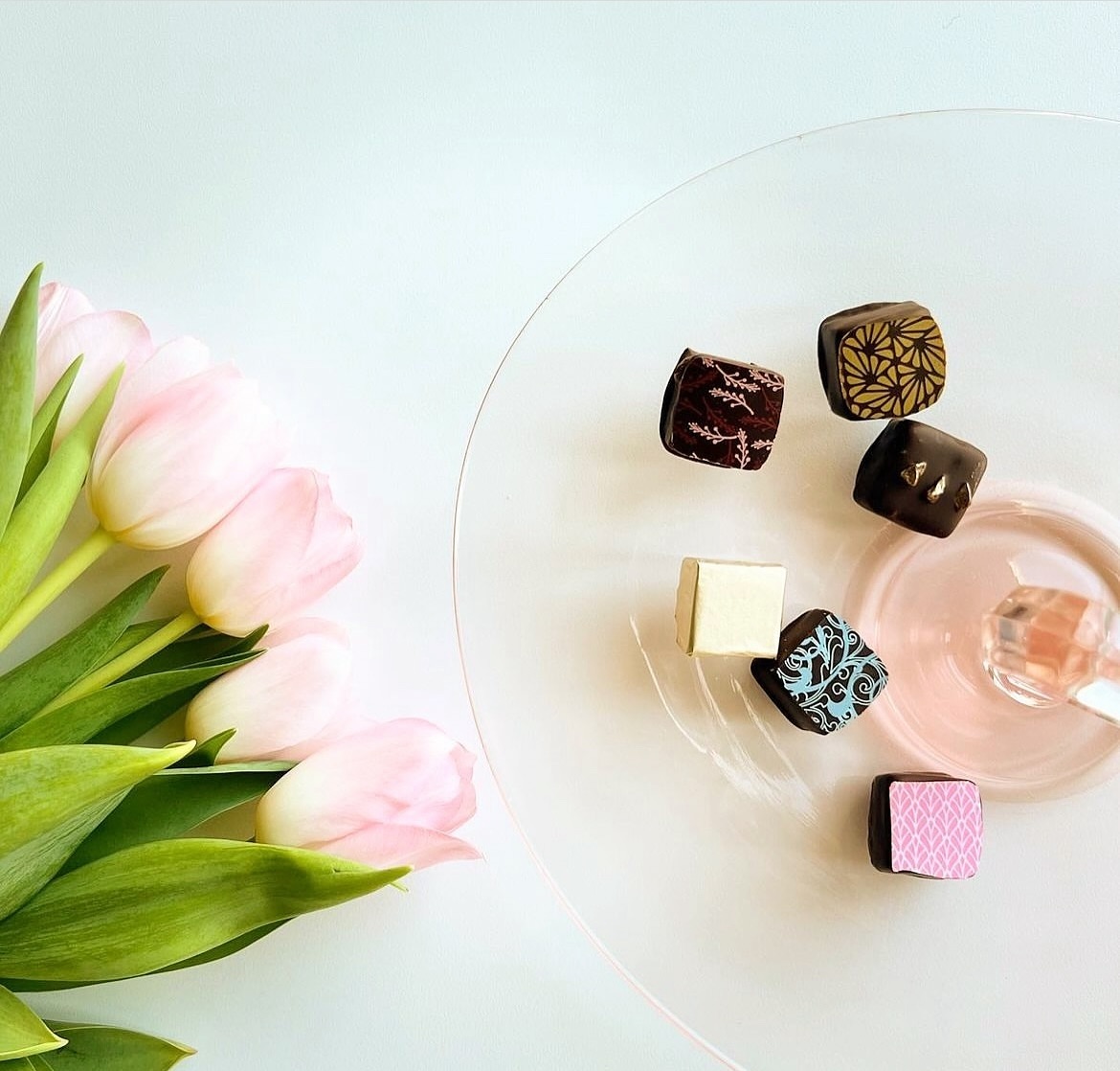 Happy Friday, everyone! We hope you’re all easing into the weekend nicely & with lots of chocolate. 💌
Come find us tomorrow at the Vancouver Farmer’s Market from 9AM-3PM & the Beaverton Farmer’s Market from 8:30AM-1:30PM. We look forward to seeing you soon! ☀️