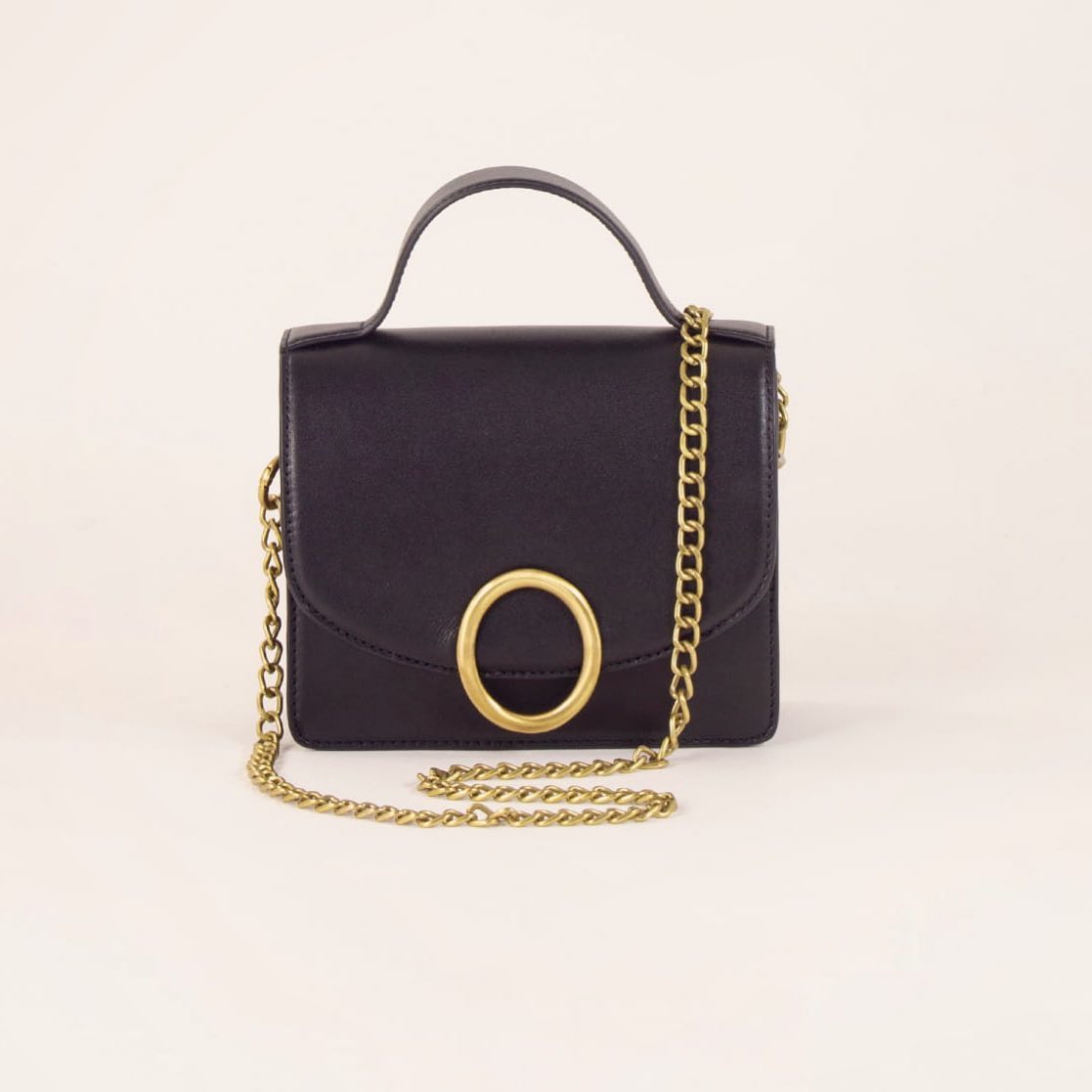 Très cute, this little black bag by @sessun Also available in the colour dark chocolate, for all you chocolate lovers out there.