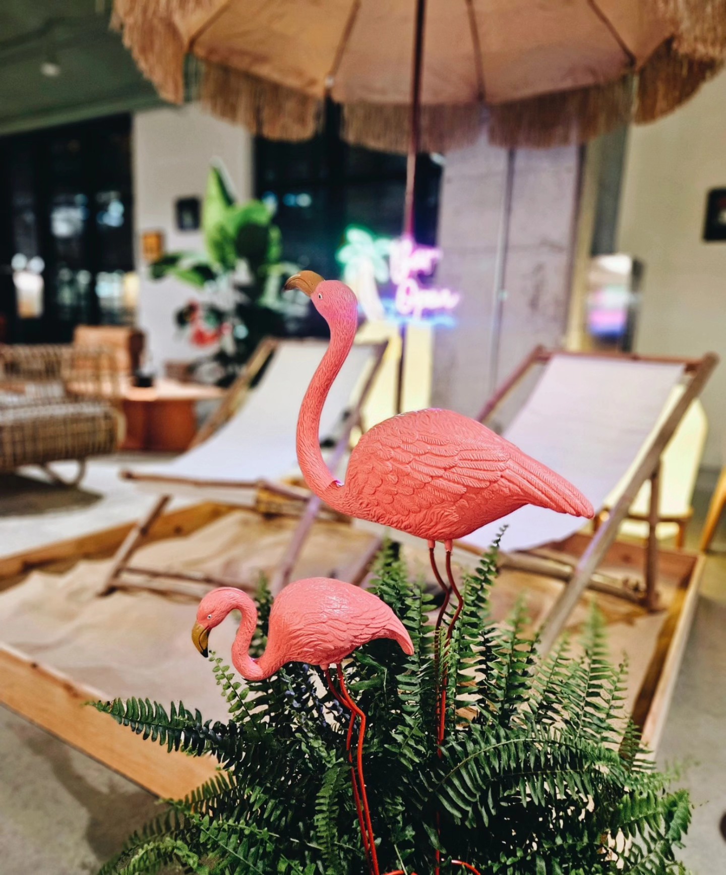 Summer may be wrapping up, but these flamingos and our sandy beach setup say otherwise 🌴☀️💖 Who says summer can’t last all year? Our summer beach installation brings the vibes anytime, anywhere!
#EndlessSummer #BeachVibes #EventStyling