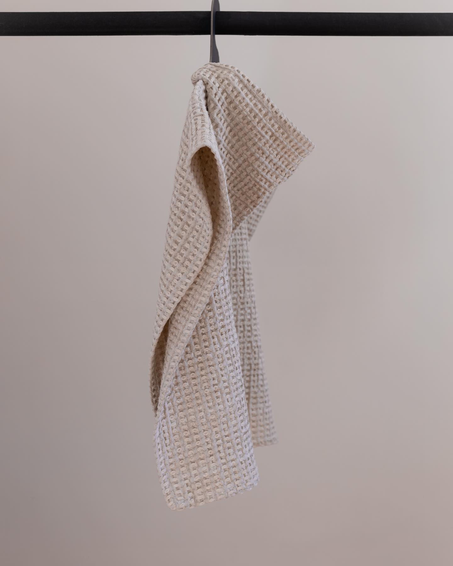 Our organic ponchos are as cozy as sleeping Ona Sunday morning ☁️
.
.
.
#momssupportingmoms #motherhood #mother #pregnant #mylittlemonkeygr #mylittlemonkey #littlemonkeyskids #givegood #nursery #decor #baby #nurserygift #newborn #organiccotton #handmade #kids #kidsinterior #natural #essentials #sustainableliving #decoration #mrlion #linen #kidsinpo #homedecor #babyshower #newborngifts #love #swaddle #momlife