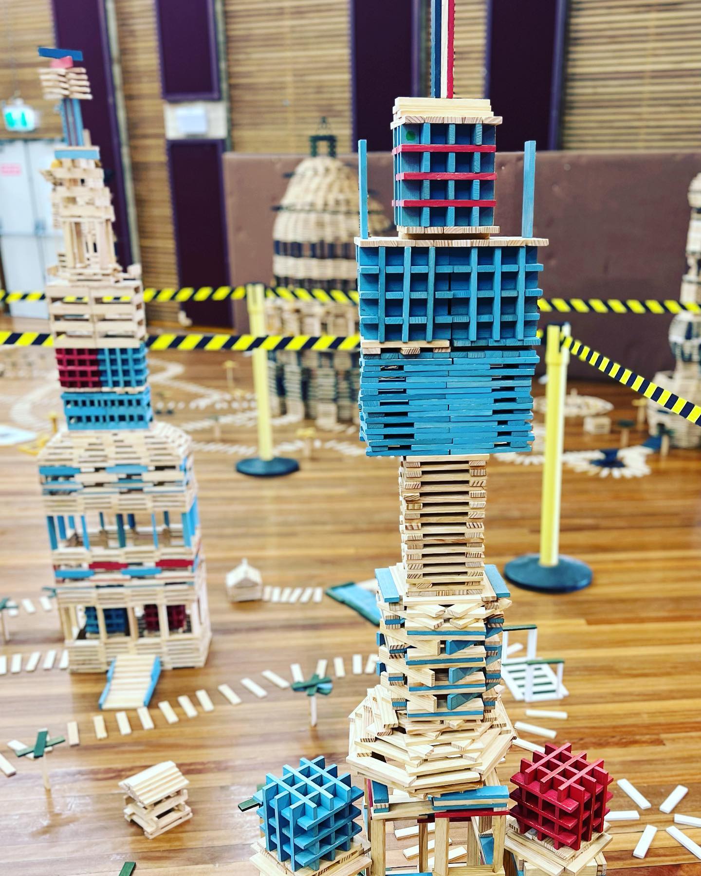 Be the architect program : Team 2 is building around geometric shapes and cubes 🧊🟦 well done!!! 🤩