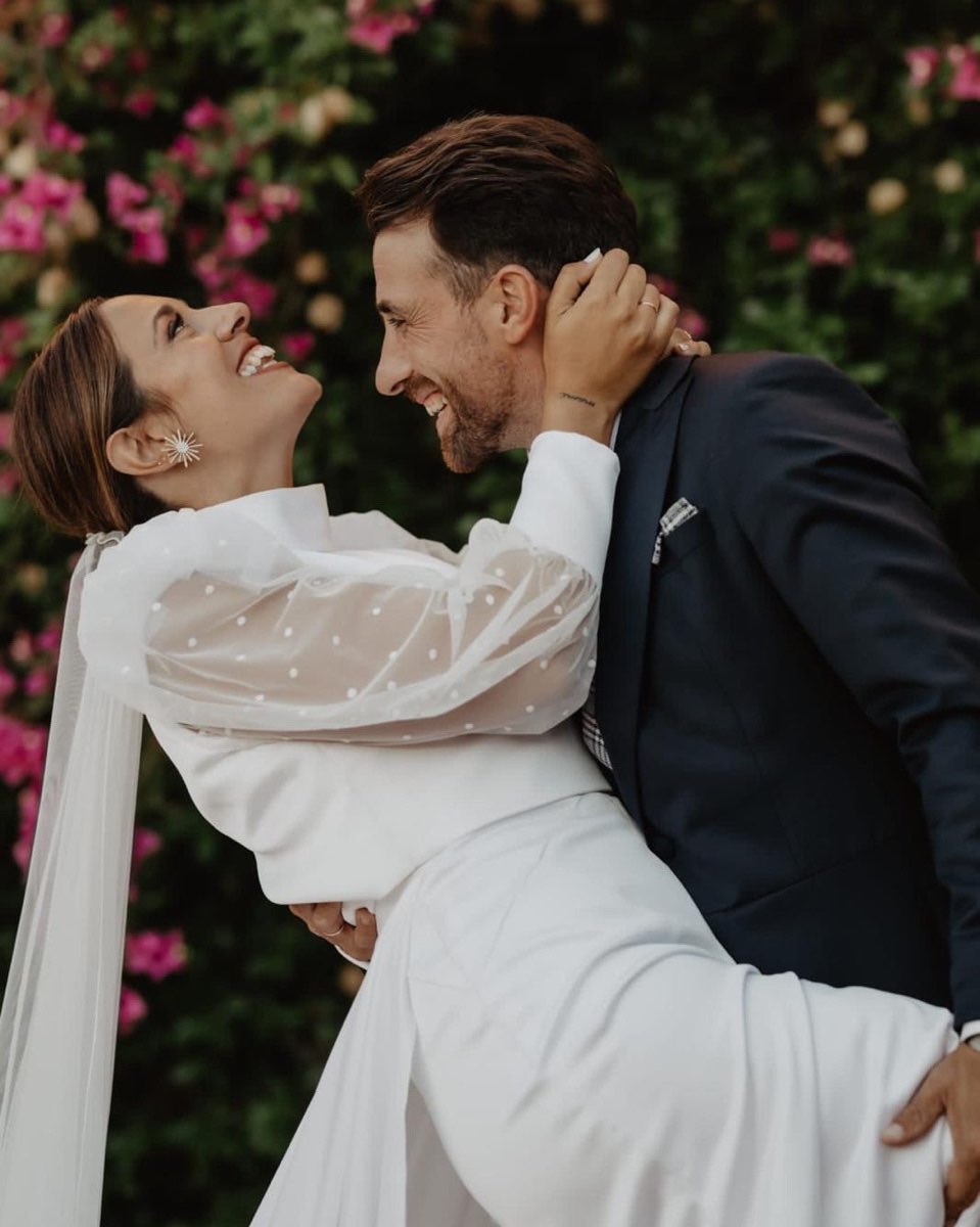 Beatriz & Juanpe 🫶
Fotógrafo: @anitaalvaradophoto @anitaalvaradowedding
@alvarohuertasav
@borjabarrantesphoto
Catering: @davilaboditasbonitas
DJ: @jesusvacaeventosproducciones
Música Ambiente: @nereaarroyo_
Maquillaje-Peluqueria: @donnasol.esteticaybronceado
Deco: @omicronbodas
Deco Floral: @atelier.floral.azucena_
Avenue:@santa_catalina_events
