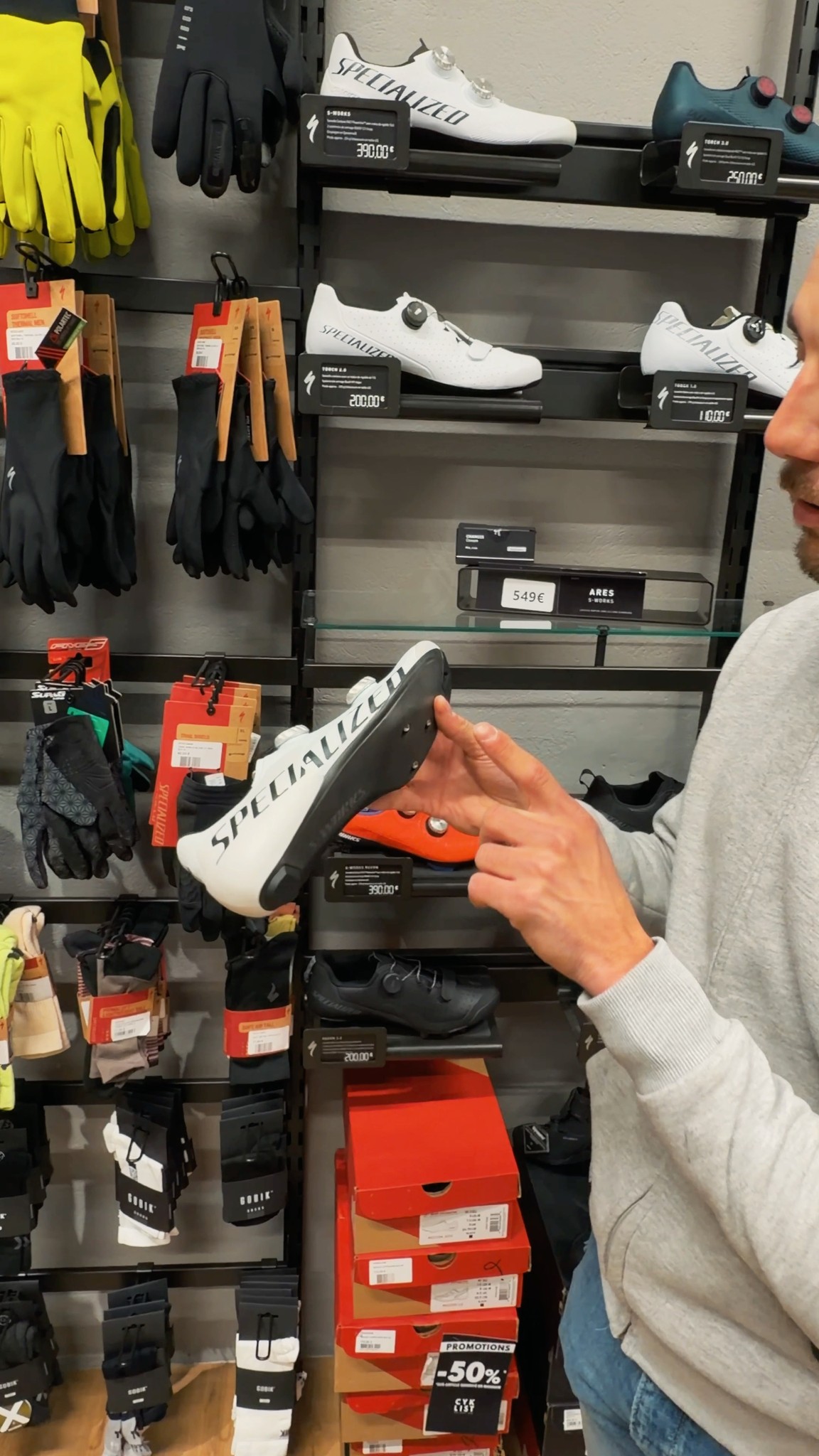 Comme Tristan le dit si bien, aujourd’hui on parle de la quintessence de la chaussure de vélo : la Specialized Ares 2.
À retrouver au magasin ! 🔥
#cyklistgap