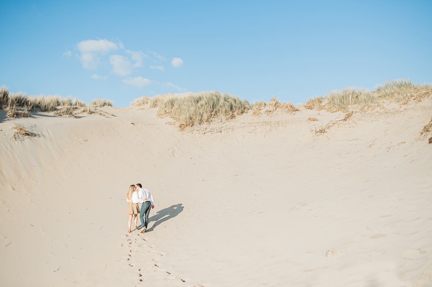 Toen de zon nog scheen.
Vanmorgen weer een prachtige bruidsreportage gemaakt in de duinen. Het blijft toch echt mijn favo plekje hoor.
.
.
.
#trouwreportage #trouwen2023 #weddingvibes #bridalphotography #couplesgoals #coupleshoot #loveshoot #ingebaanfotografie #trouwfotografie #ingebaanfotografie #noordwijk #noordwijkerhout #lisse #trouwennoordwijk