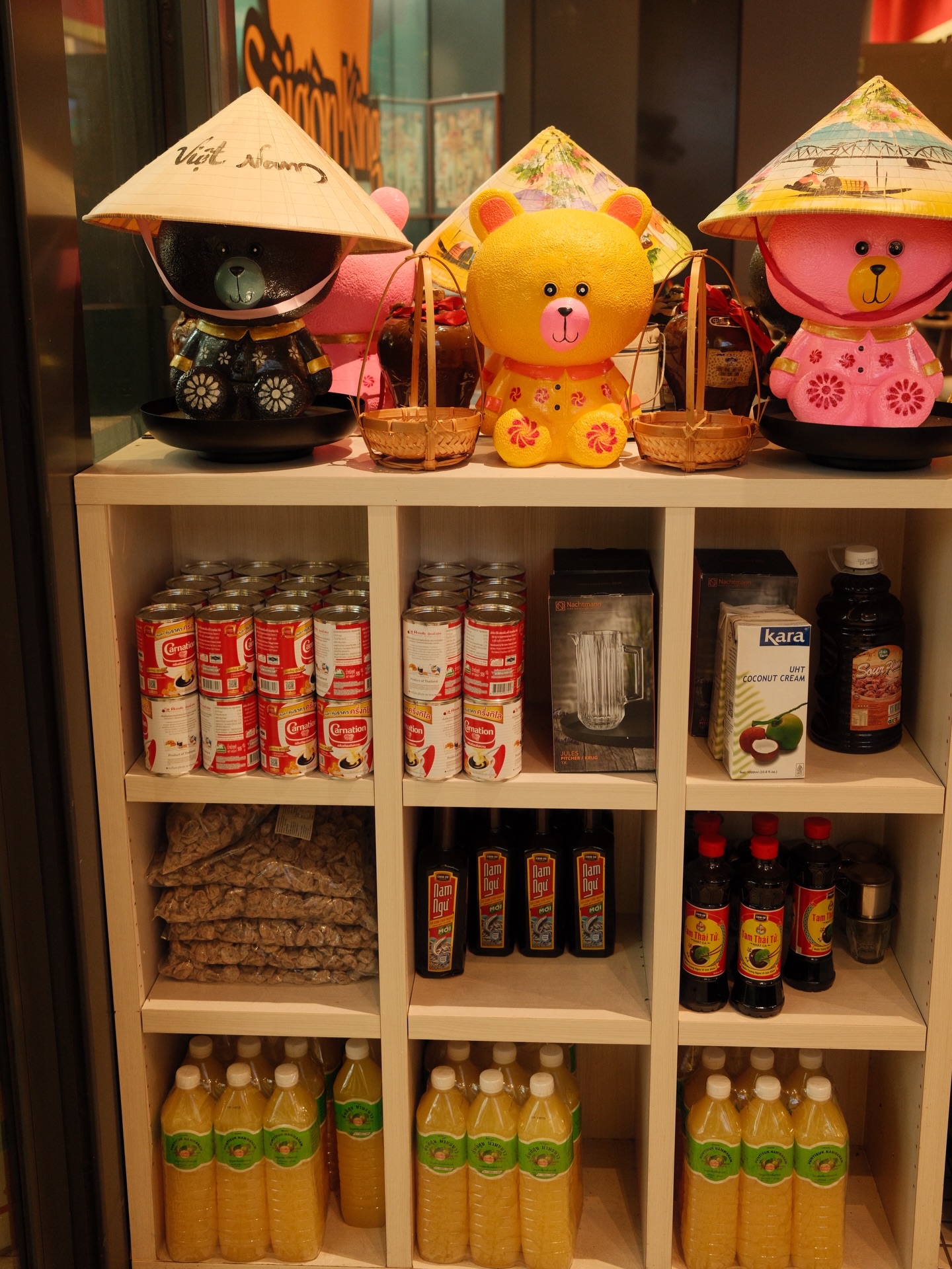 Gom trọn gia vị Việt, nhập trực tiếp từ quê nhà. Đồ ăn có thể khác nhưng gia vị nhất định phải chuẩn! 🍲✨
Straight from Vietnam! 🇻🇳 The secret to a perfect meal is always the right spices. 🌶️
#DirectFromVN #SGFoodie #VietnameseCooking #authentictaste #singaporefood