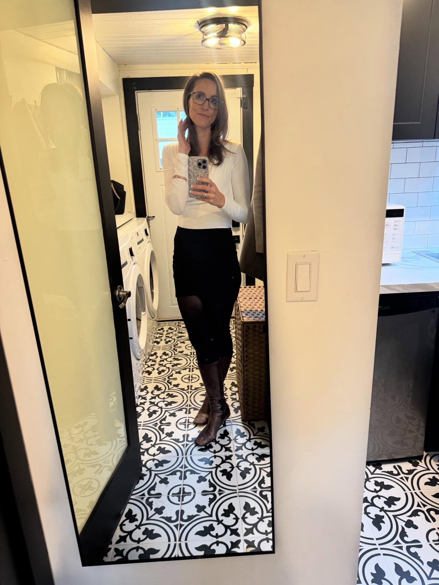 If you drive by and see camera crew well it’s because Mackies is getting movie ready🔥🔥🔥
#mackienaturals #salon #spa #welookgoodtogether #feelgoodvibes