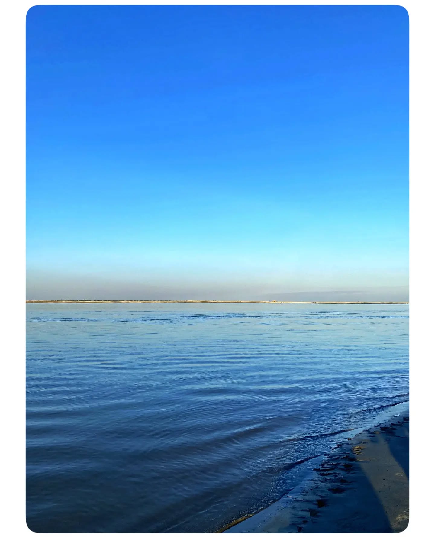 And she dreams in shades of blue ...
#nature #peaceful #calm #travel #naturephotography #beautiful #photography #peace