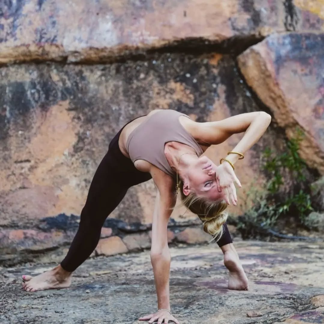 ⋒ OZÂME CONCOURS ⋒
Chez Ozâme, nous aimons l'énergie de la rentrée, c'est un moment pour ancrer de nouveaux rituels dans votre vie.
Pour vous accompagner dans cette effervescence, nous vous offrons un pack holistique :
ᛘ Un abonnement Oz'immersion - 10 séances de votre choix
ᛘ Un ensemble legging et brassière YUJ @yujyoga
Pour une valeur de 265€
Pour construire votre pratique holistique en fonction de vos besoins et à votre rythme, dans une tenue éthique, confortable et élégante.
Pour participer :
- être abonné à notre compte
- commenter ce post en invitant 3 amis à vous retrouvez dans notre maison holistique.
- partager ce post en story en nous identifiant
Tirage au sort le dimanche 3 septembre par la main innocente d'un mini-yogi !
GOOD KARMA
#ozamefamily #maisonholistique #yoganancy #flowyoga #energyrituals #movementismedicine #happyseptember #welcomeback