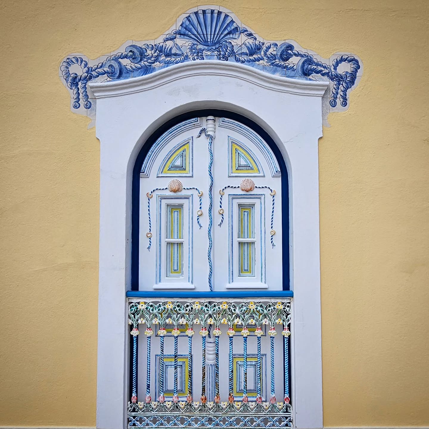 Possibly one of the cutest doors in Ericeira!
The details that give our town its charm and personality 💙🔷️💙
#architecture #portuguesedoors #charm #fishingtown #ericeira