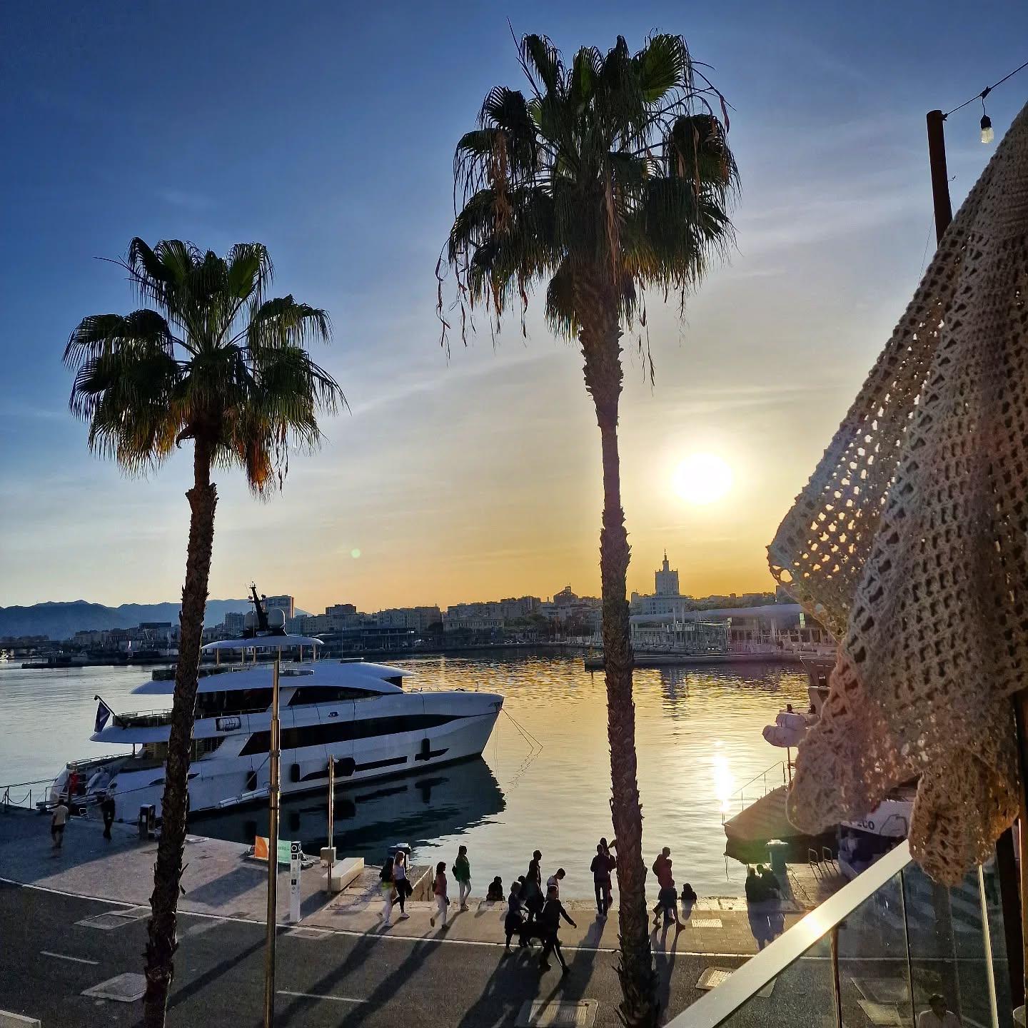 Muelle Uno sunset 🌞 perfect scenery @nusamalaga 🍸
.
.
.
.
.
.
.
#lovingmalaga #malaga #malagalife #malagaturismo #malagaspain #málaga #malagatoday #andalucia #ckmalagalife #ok_malaga #ok_andalucia #españa #spain #estaes_malaga #visitspain #visitmalaga #costadelsol #ok_spain #muelleuno #spain_all_pics #lateandalucia #summervibes #travel #travelphotography #livelovespain #latemalaga #enamoratedemalaga #objetivoandalucia #latildedemalaga