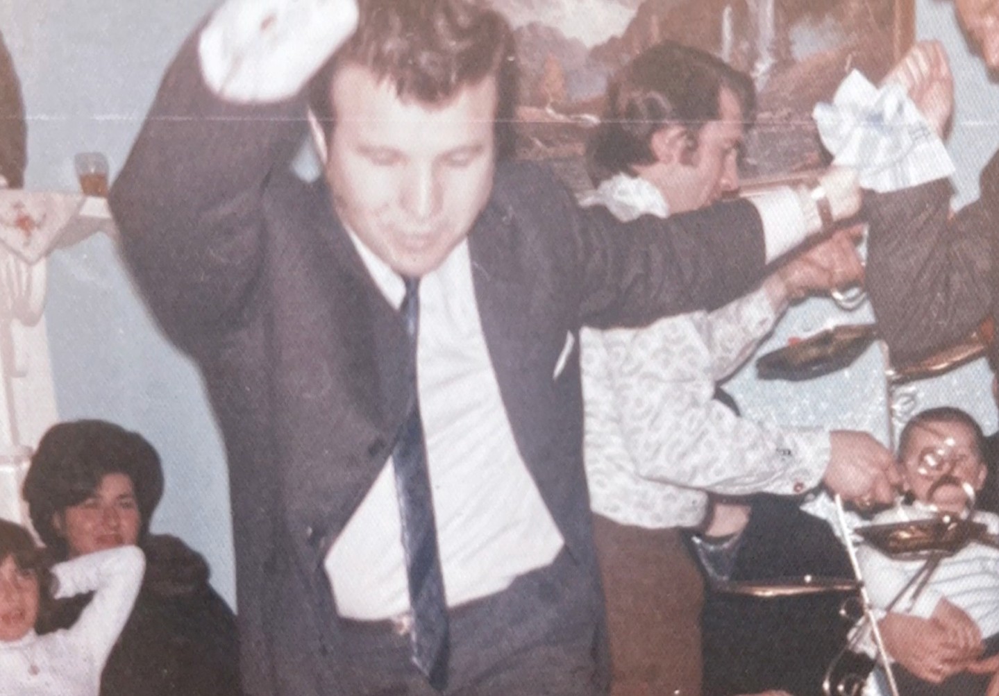 In our family, every gathering has the potential to turn into a celebration—this is a cherished family snap, Jim’s dad dancing up a storm!
In Greek culture, we cherish the art of coming together to dance, drink, and celebrate life whenever the opportunity arises. It’s not just tradition—it’s a way of keeping joy, connection, and gratitude alive.
.
.
.
.
.
.
#macedondistillery #anison #daylesfordmacedonranges #daylesfordmacedonlife #macedonranges #macedonrangesfoodies #melbournefoodies #macedon #romsey #lancefield #melbournebartender #melbournecocktails