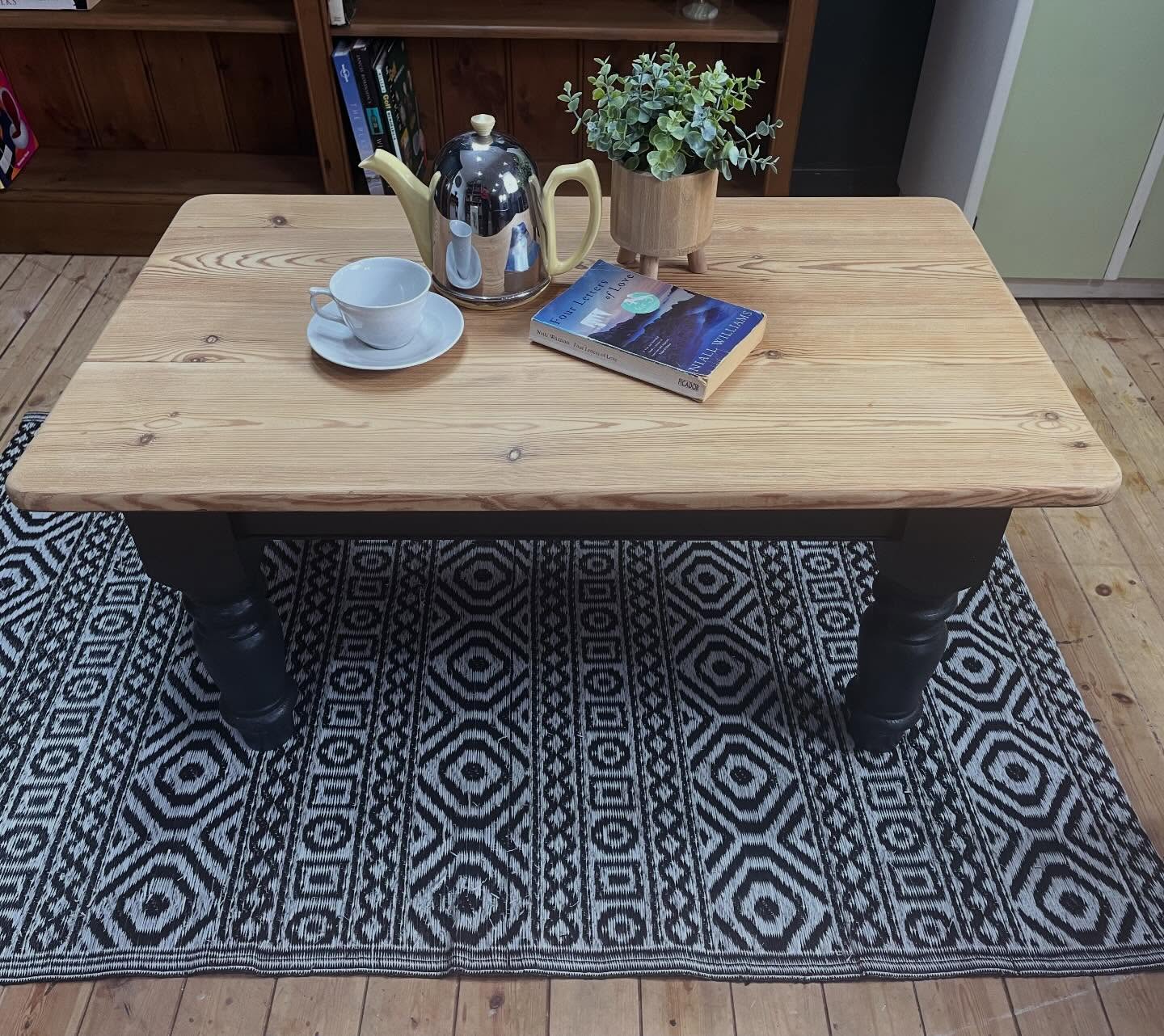 -SOLD-
This lovely pine coffee table has been given an update with sanded & waxed top and painted base. Nice chunky legs in Studio Green ( green/ black) by F&B
Ideal in front of the sofa for putting your cup..glass…feet?! 😆
It measures 95cm x 57cm, H45cm £80
The last day of January is finally here! Yay! 🙌 It’s always good to get that month out of the way 😁
Roll on February!
#coffeetable #pine #pinefurniture #paintedfurniture