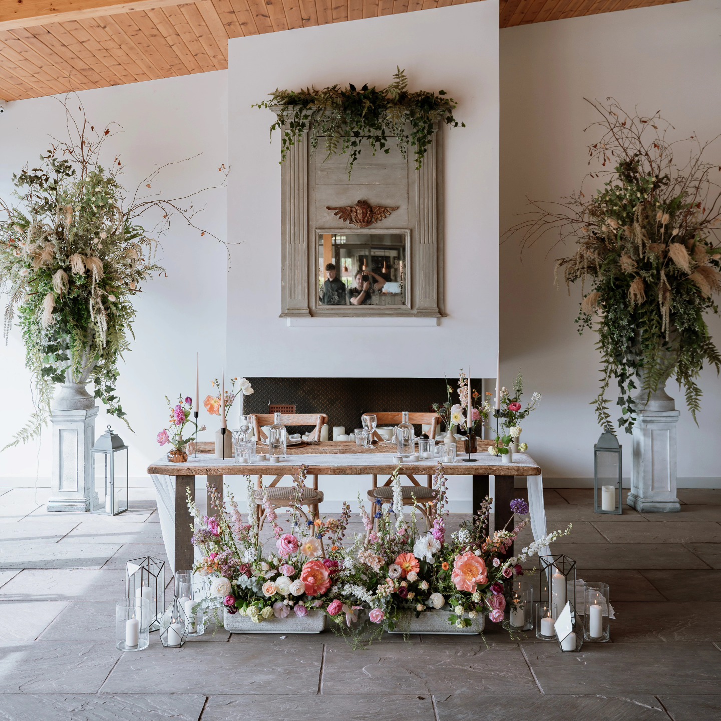A year since this gorgeous day for C&T 🩷 I do love a @thorpegarden wedding!
Photography @frasermcgeeweddings
Florals @torimayfloral