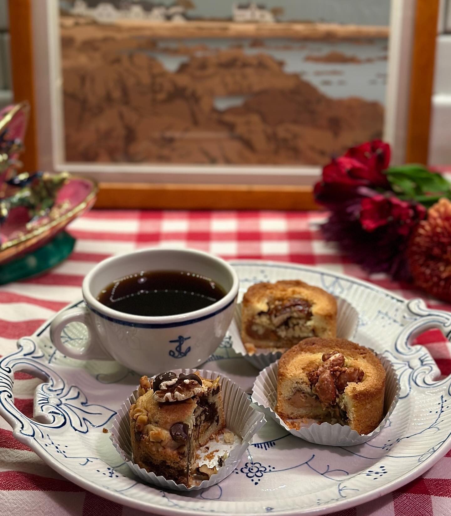 “Hummmm, c’est si bon”….#lecookiedemontonton ! The shop is open (link in bio)…place your order by Sunday evening for the following Wednesday delivery/shipping or pick-up !! We are fully back in the kitchen ✨🔥👨🍳 #bitingintoahug #bakestagram #bakedgoods #bakedfromscratch #montontonpecan #bakedjoy #fromfashiontobaking