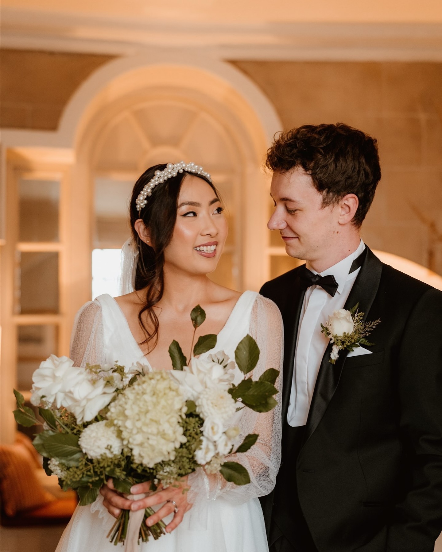 NOSE TO SCREEN: It’s been an intense week venue hunting for a wedding next year and feeling like I’m up against a wall of out of office notifications.
What have you been up to? I’m here if you want to talk weddings!
Photographer: @sharrongibsonphoto
Venue: @themarlborougharms
HMUA: @mascaralogan
Dress: @butterflybridalboutique
Florist: @wildrose.florist
#weddingplanneroxfordshire #townhallwedding #cotswoldwedding #softglammakeup #gardenwedding
#woodstocktownhall
🗝️ Karin Tindall is an Oxfordshire based wedding planner offering full planning and on the day coordination
